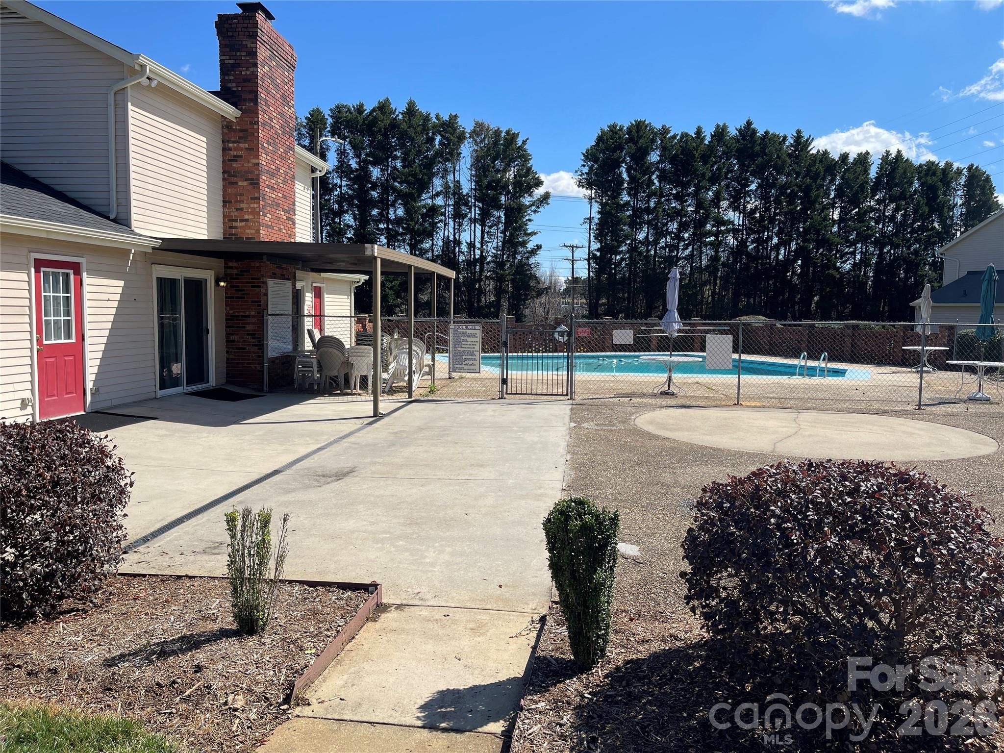 2705 N Center Street 43