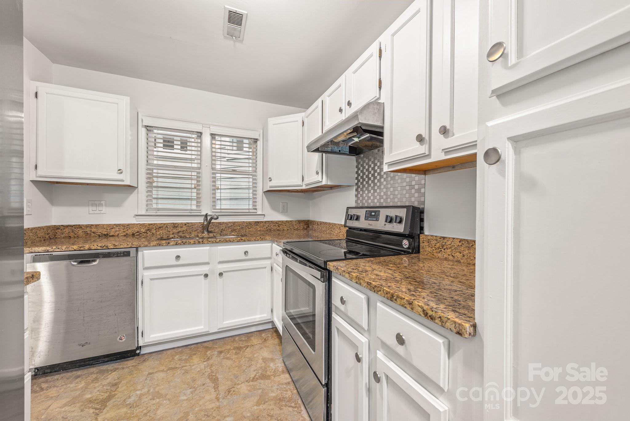 2715 Selwyn Avenue 34