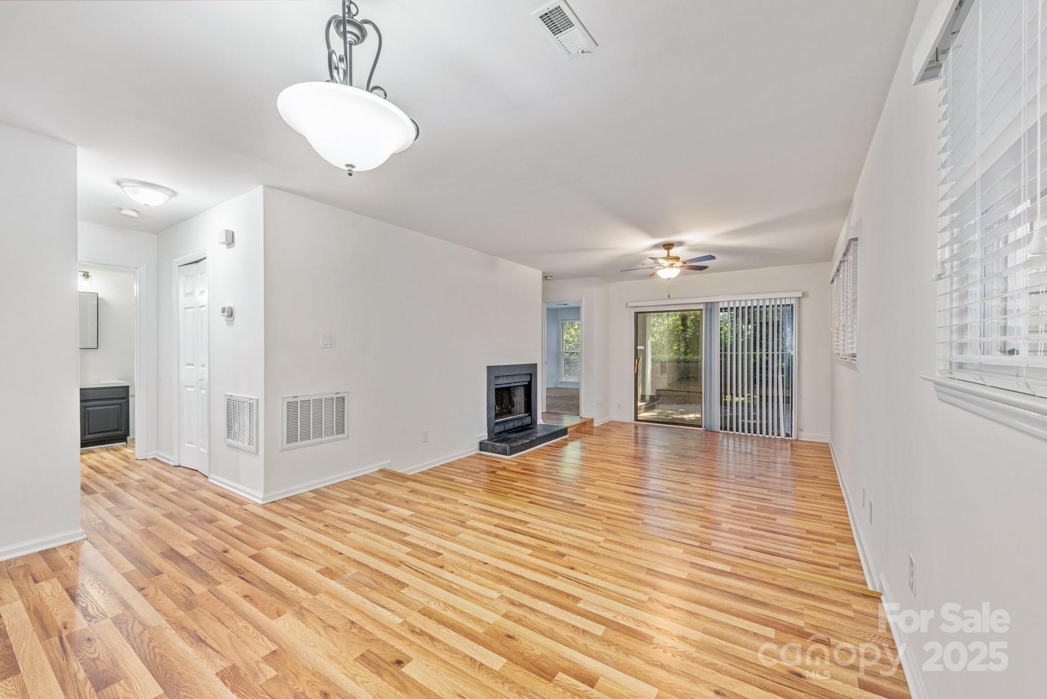 2715 Selwyn Avenue 34