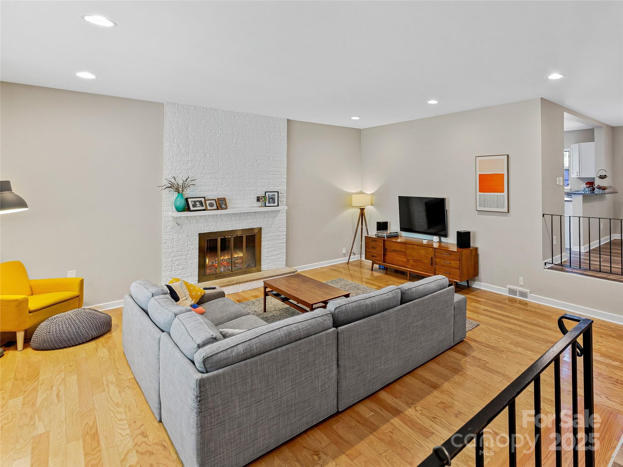 30 S Oak Forest Drive