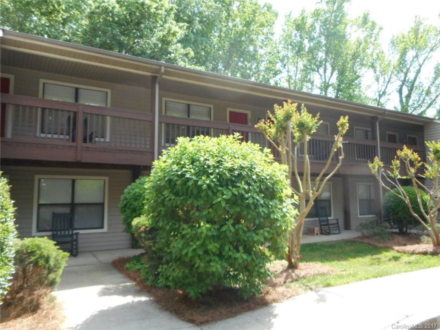First floor, one bedroom apartment in awesome Cotswold location.  FREE WI-FI!  Well equipped kitchen with refrigerator, electric range and garbage disposal.  Spacious bedroom with walk-in closet and rear deck.  Open living area with large window, with flow of natural lighting.