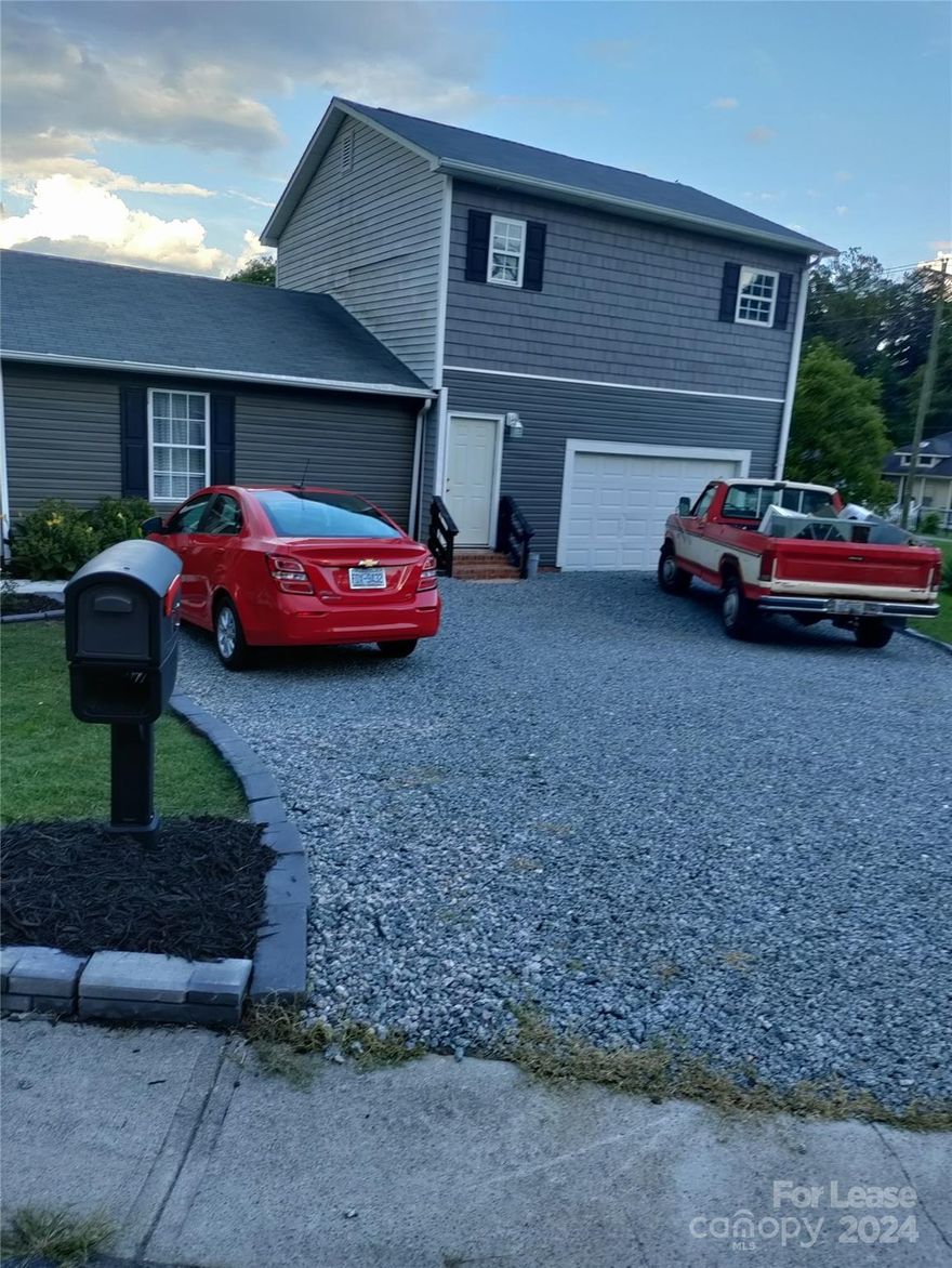 Lovely 2 bedrooms 1 bathroom townhouse style /duplex with loft @ the end of cul-de-sac in Huntersville within minutes to I77 & Charlotte. Large bedrooms with walk-in closets, open floor, lots of natural lighting. 
All tenants 18 years and older must complete a $50. non-refundable application fee online. Rent includes: All utilities (Internet service, electricity, water, sewer and exterior maintenance)