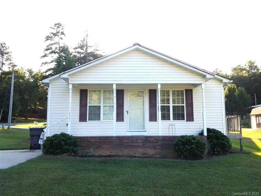 First time home buyer, investors or anyone.  Don't miss this opportunity.  Great location, schools & neighborhood. 3bed/2bath with oversized yard. Heat Pump 3 years old. Master bedroom has full on-suite bathroom for privacy. All bedrooms have large closets. Insulated windows and more. This home is 1 mile to I85. Convenient to shopping & more. Make an appointment to see this one today! Motivated Seller. Bring All Offers!
