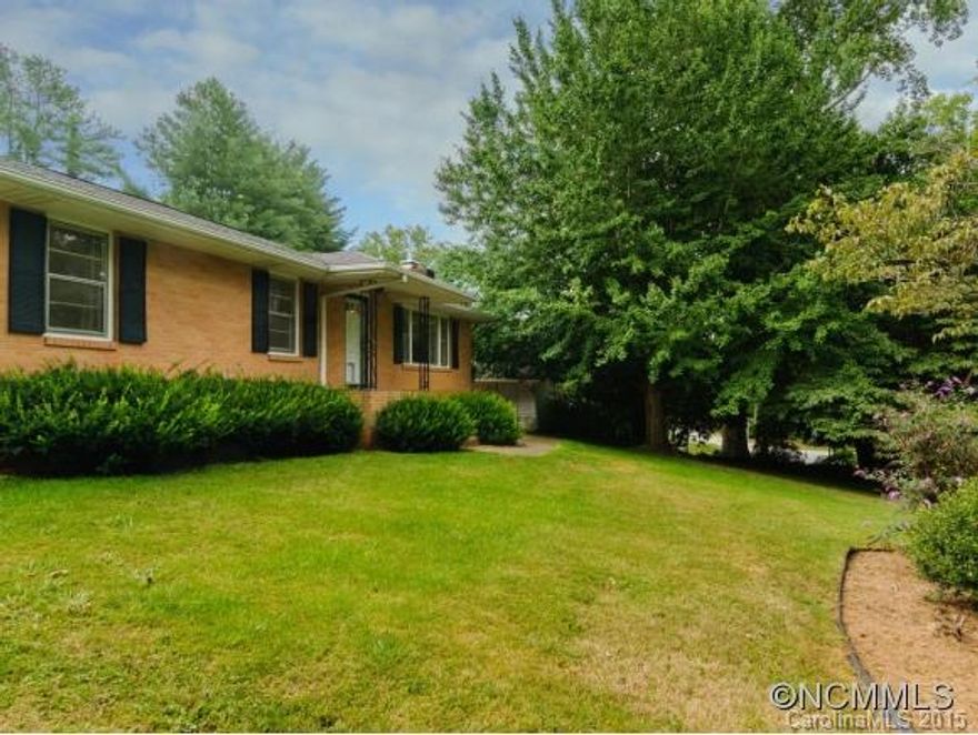 Well-maintained 3BR,2BA brick ranch in quiet cul-de-sac, close to shopping, schools & downtown Hendersonville. Hardwood floors thru main living & bedrooms + ceramic tile floors in baths. LR & FR w/fireplaces, DR & updated kitchen. Freshly painted. LL bonus area. 2015 A/C system, 2014 hot water heater, 2008 updated bathrooms, 2005 roof. Whole-house generator hook-up. Lovely private fenced-in back yard. Approx. 10 x 20 outbuilding w/electricity.