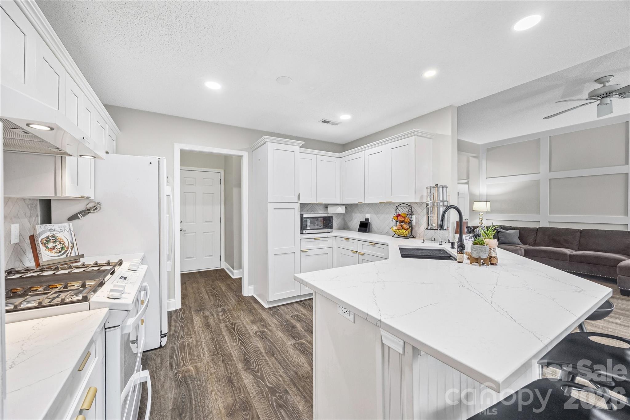 Wiltshire Manor - Residential