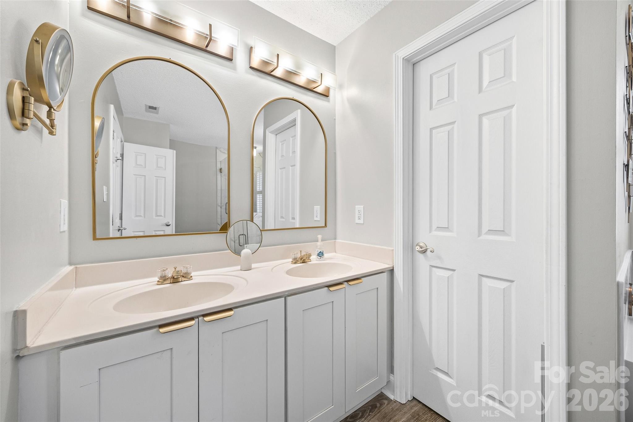 Wiltshire Manor - Residential