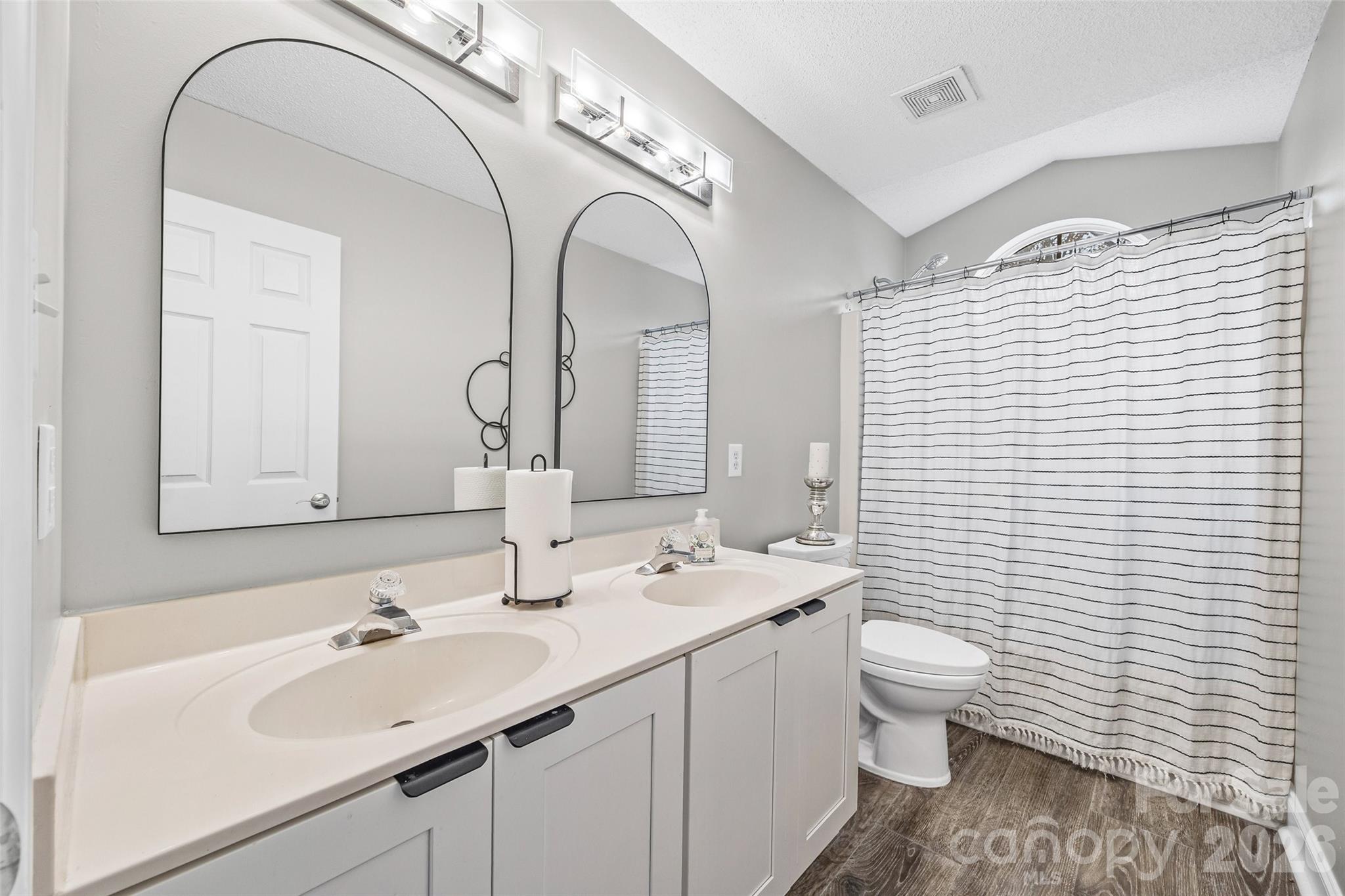 Wiltshire Manor - Residential