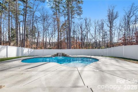 Photo of 6614 Bluegill Road, Charlotte, NC 28216 (MLS # 4358637)