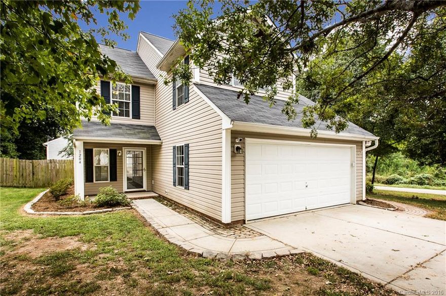 1204 Winding Path Rd, Clover, SC.  Welcome to this Lake Wylie home that’s Move-in Ready and convenient to Charlotte.   This 2 Story Home, with Open Floor Plan and Gas FP, offers Beautiful Hardwood Flooring, Fresh Paint, and Brand New Carpet upstairs.  A nice Fenced Back yard and Patio for grilling and outdoor fun is waiting for you. Prestigious Clover Schools! GREAT PRICE!