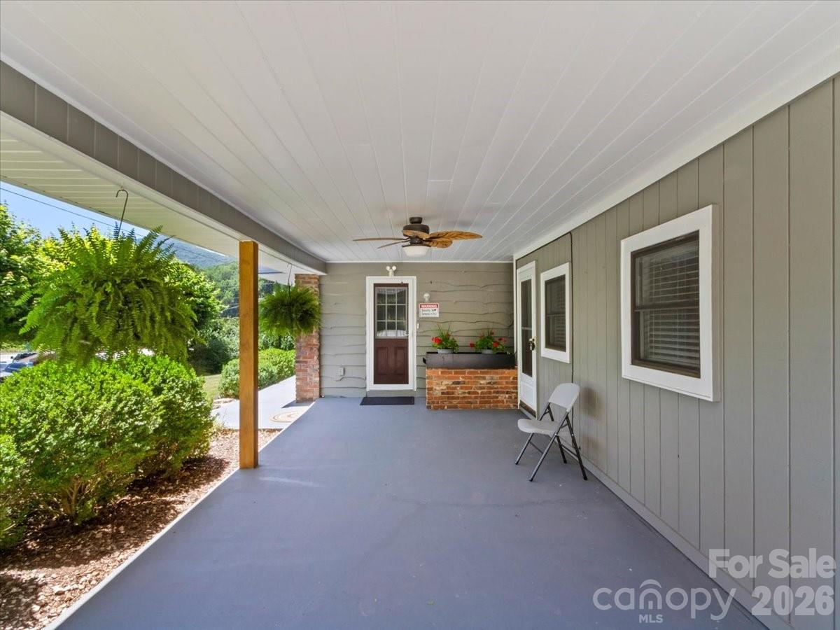 39 Hawthorne Lane