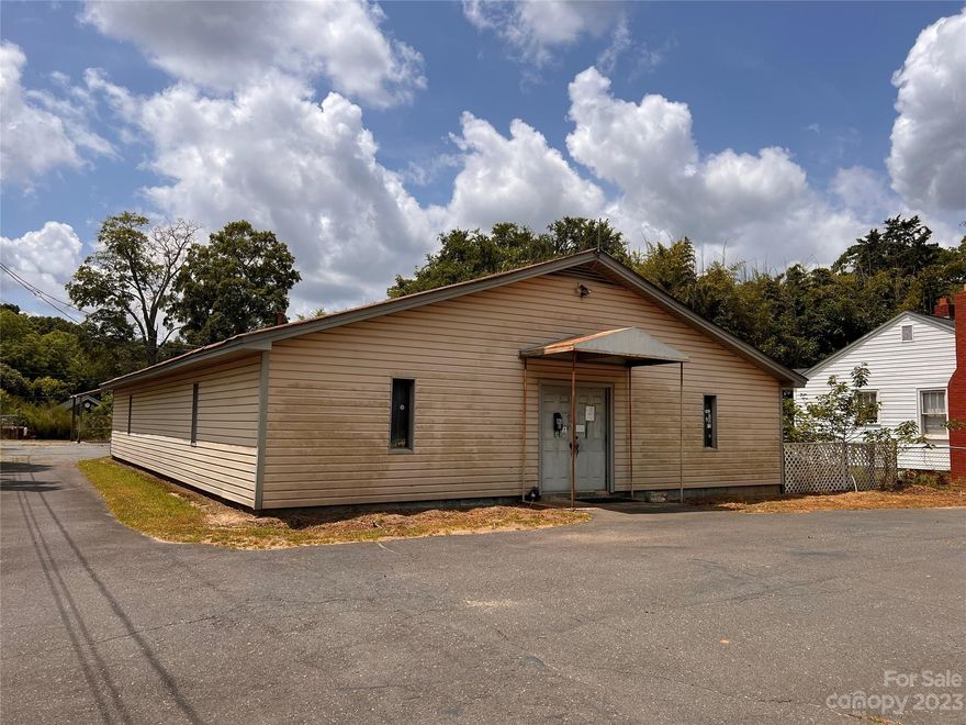 Commercial property in downtown Rock Hill! This property features 2 buildings. The main building has a reception area as well as 3 private offices, ample storage, a kitchen/breakroom area and 2 half baths.  The back building is a warehouse with 1 bay door. There is also a fenced area behind this building. Property does include 2 parcels of land. Although the property does go all the way back to Izard St.