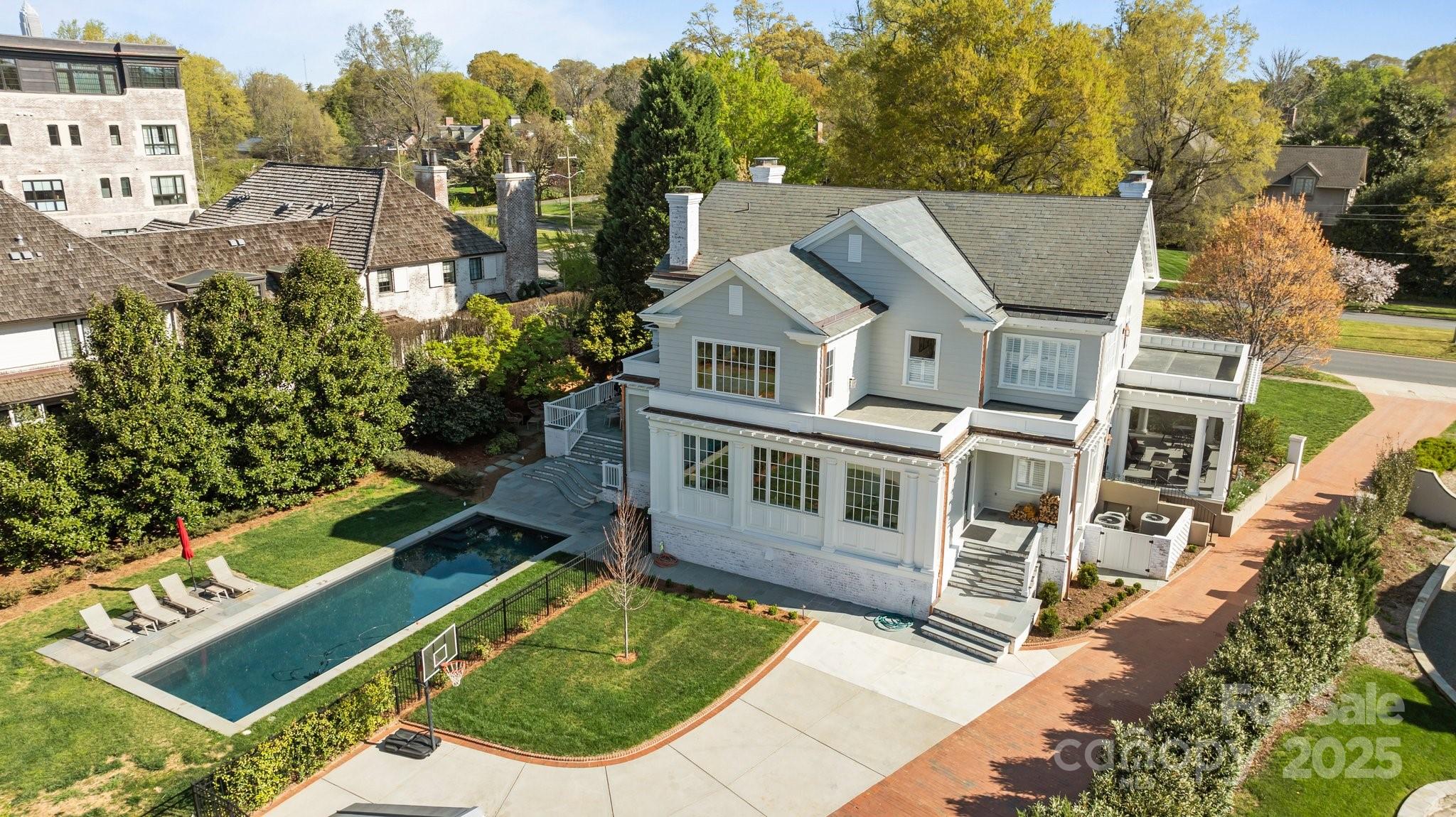 1212 Queens Road