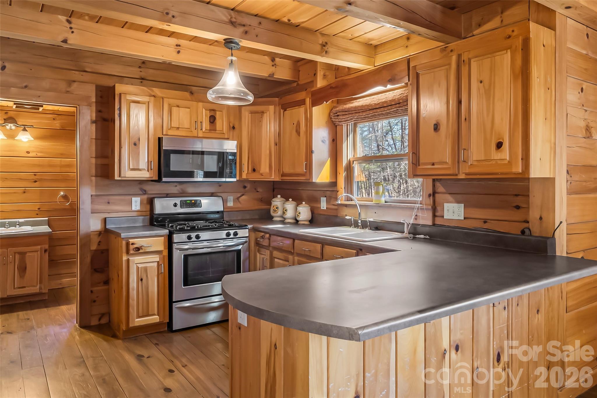 460 Cascades Parkway