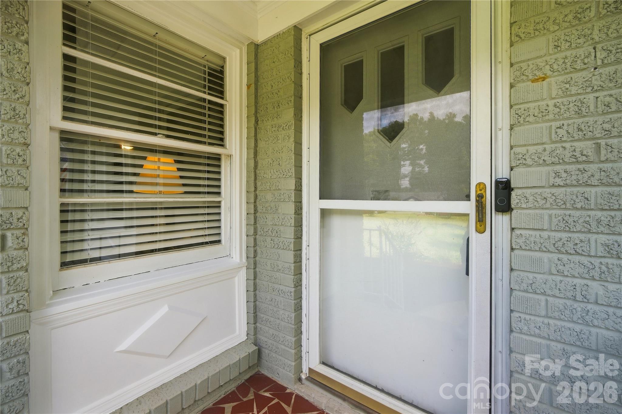 6142 King George Drive