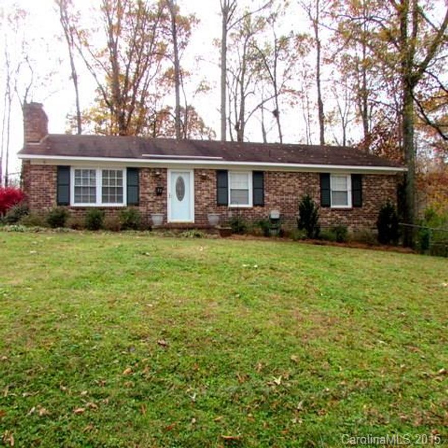 Adorable home near the heart of Downtown York. Home offers 3BR/2BA, inviting living room w/ cozy fireplace, lots of natural sunlight in the kitchen, bamboo flooring and ceramic tile in bathrooms. Outdoor includes large patio, detached storage and fencing. Don't miss out on this one, it won't last long!!!!