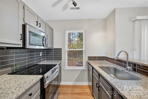 6407 Windsor Gate Lane Charlotte NC 28215