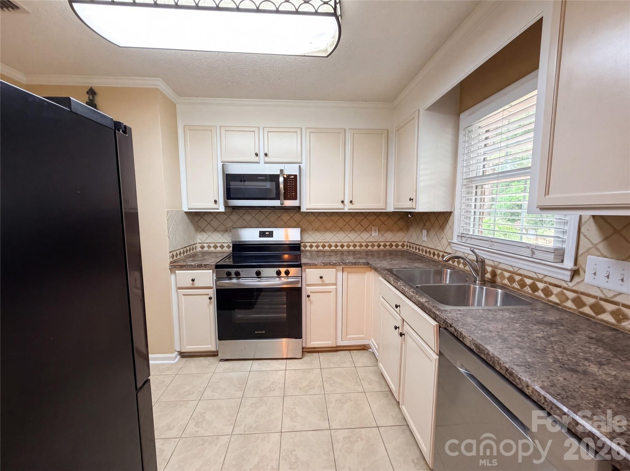 815 Jamestown Drive 3