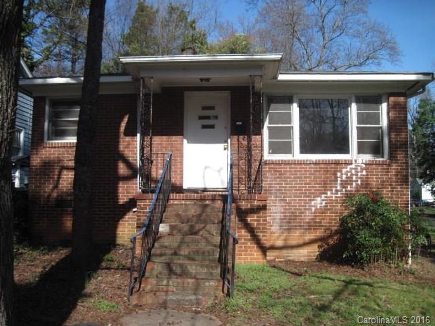 Cute and comfortable duplex just off Independence. Two bedrooms, one bath, and a lot of charm. Corner lot. Lease will need to expire on May 31st., 2017