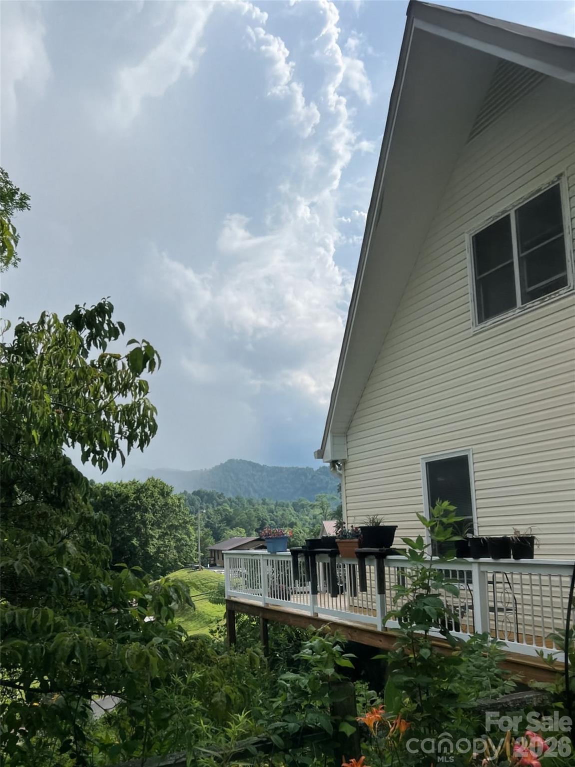 530 West Side Road