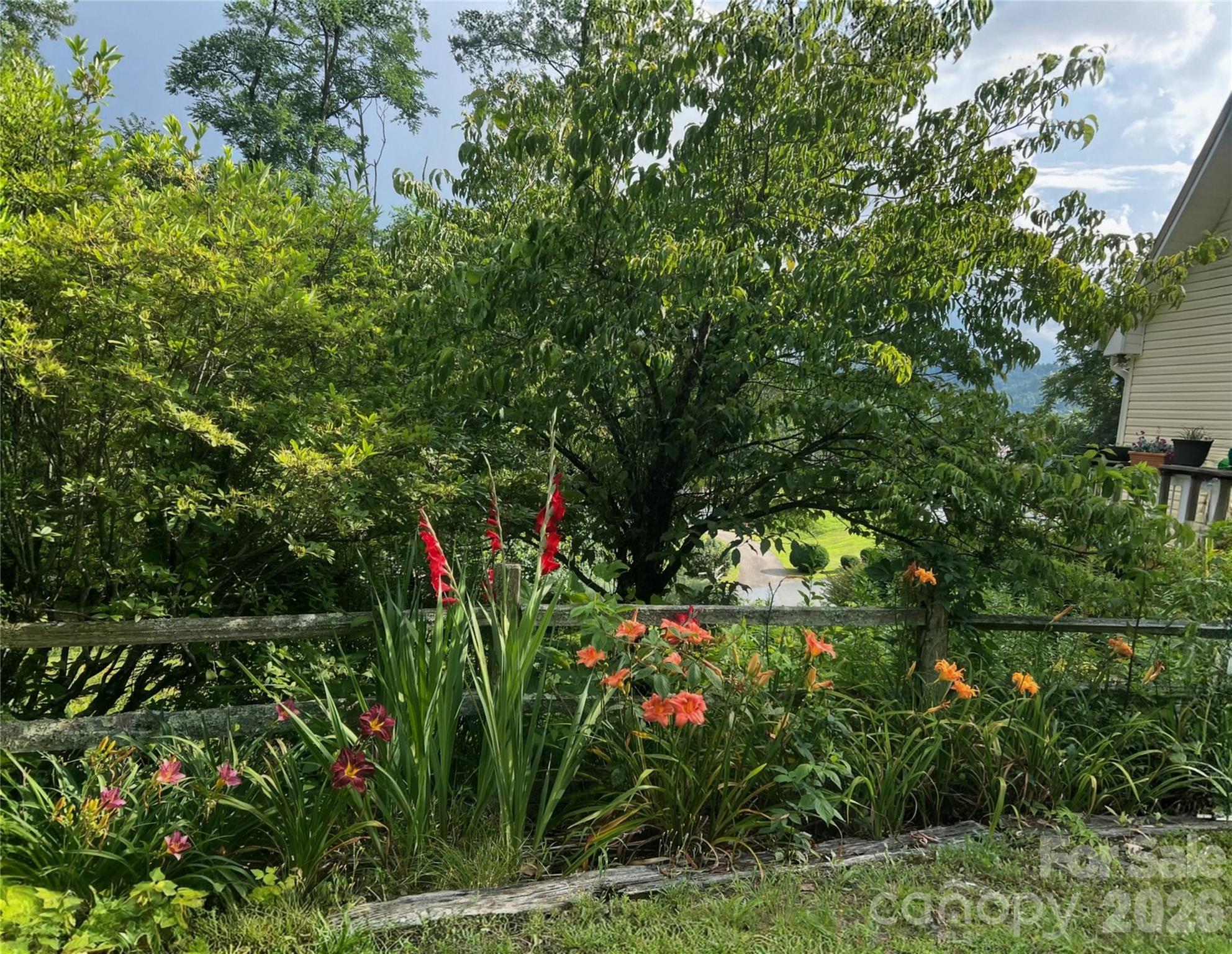 530 West Side Road
