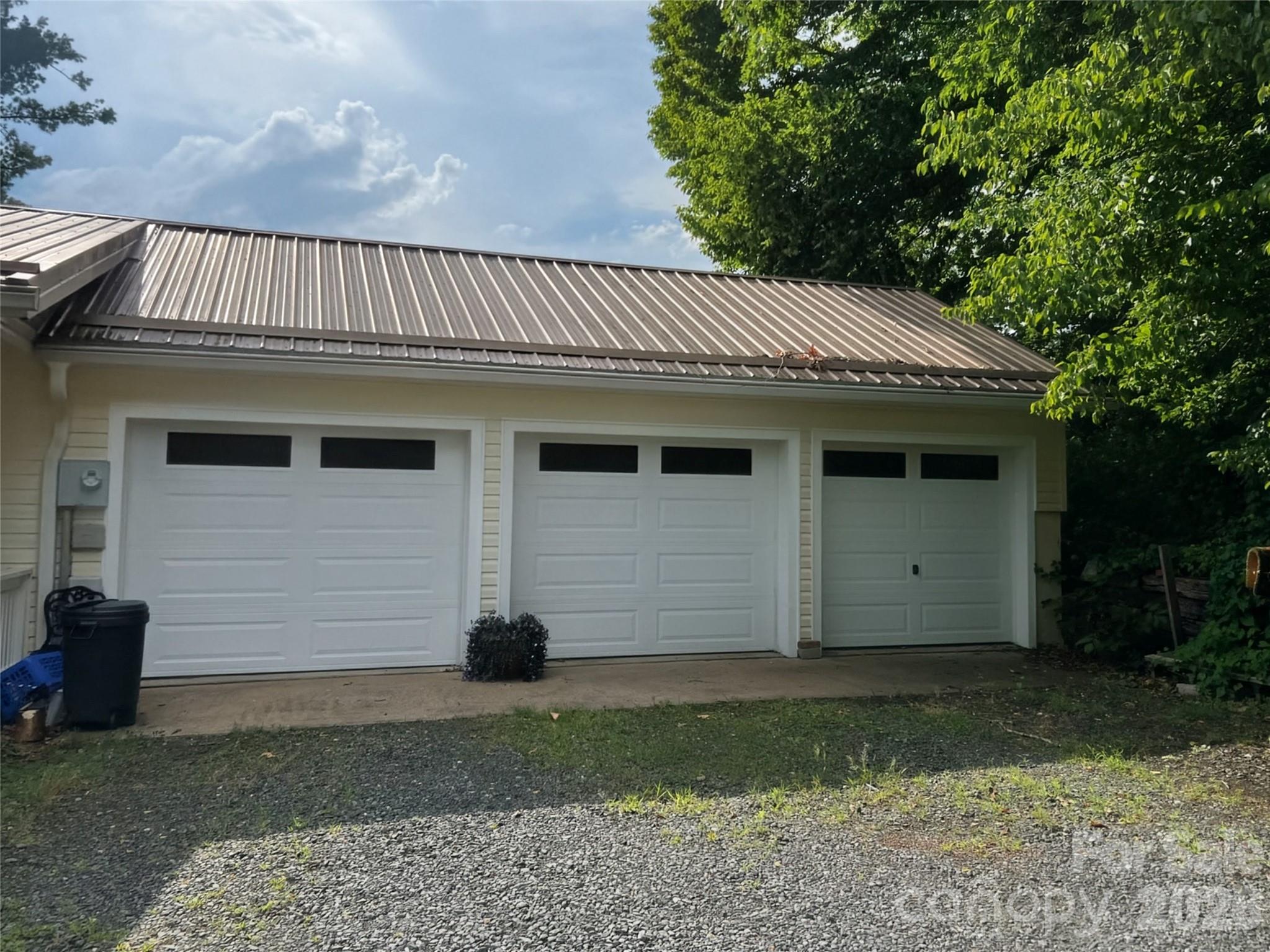 530 West Side Road