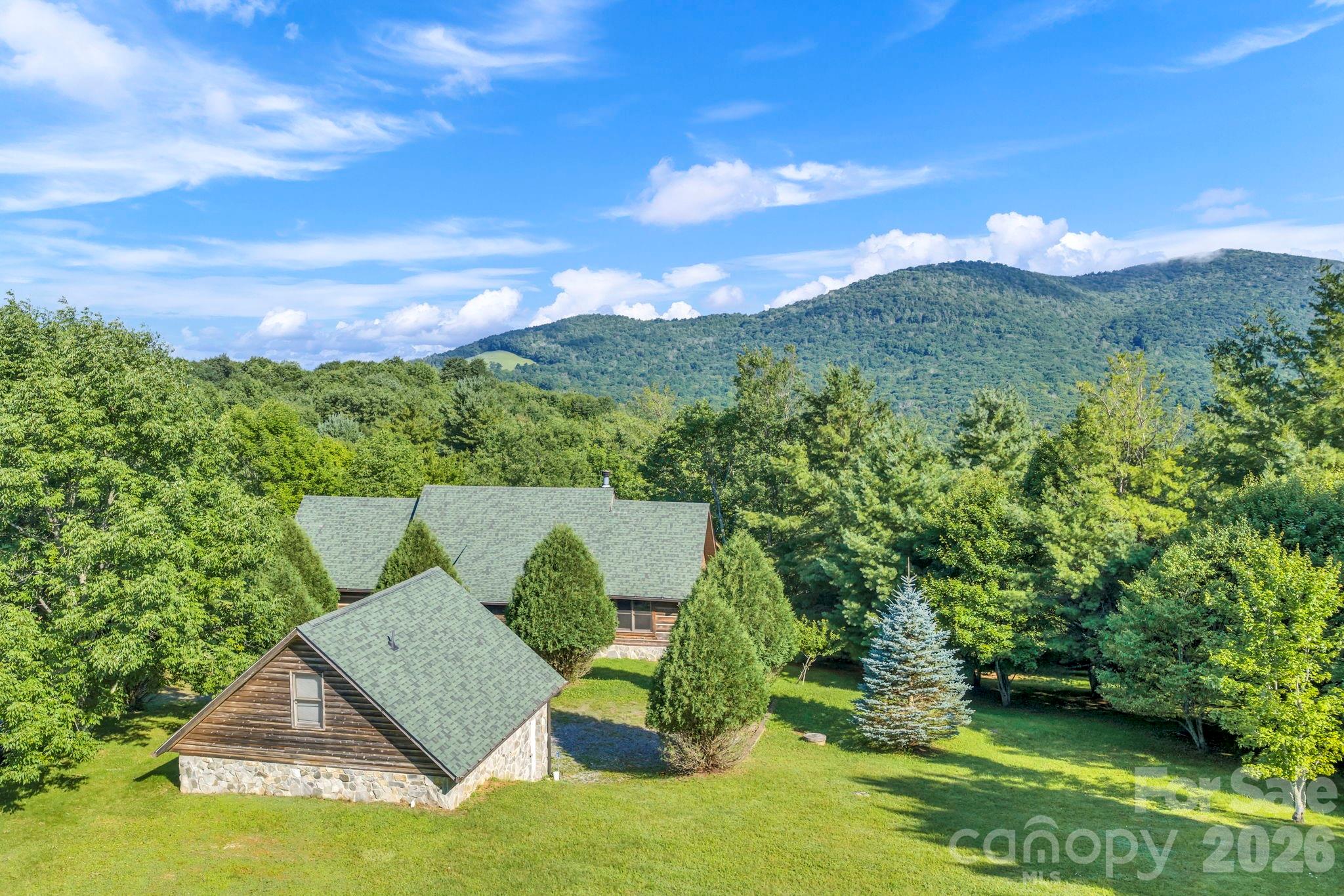 525 Schoolhouse Ridge