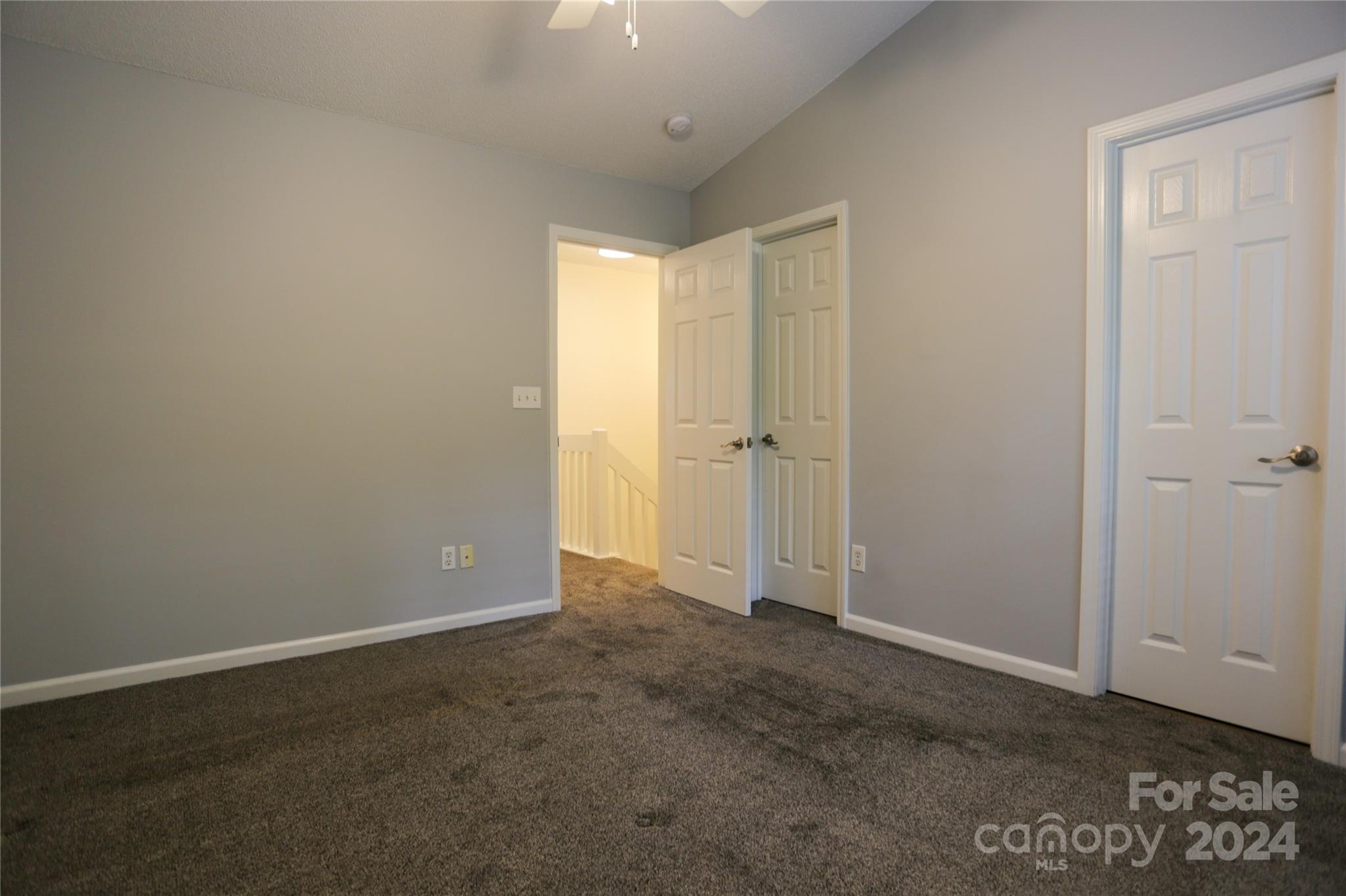 TOWNES AT RIVER CROSSING - Residential