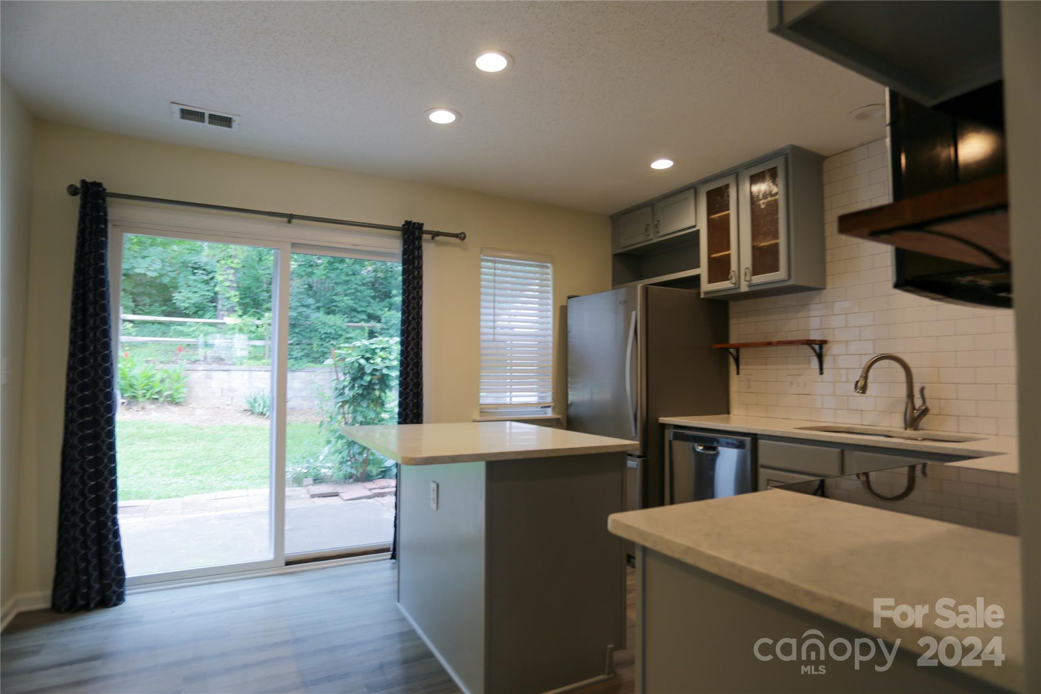 TOWNES AT RIVER CROSSING - Residential