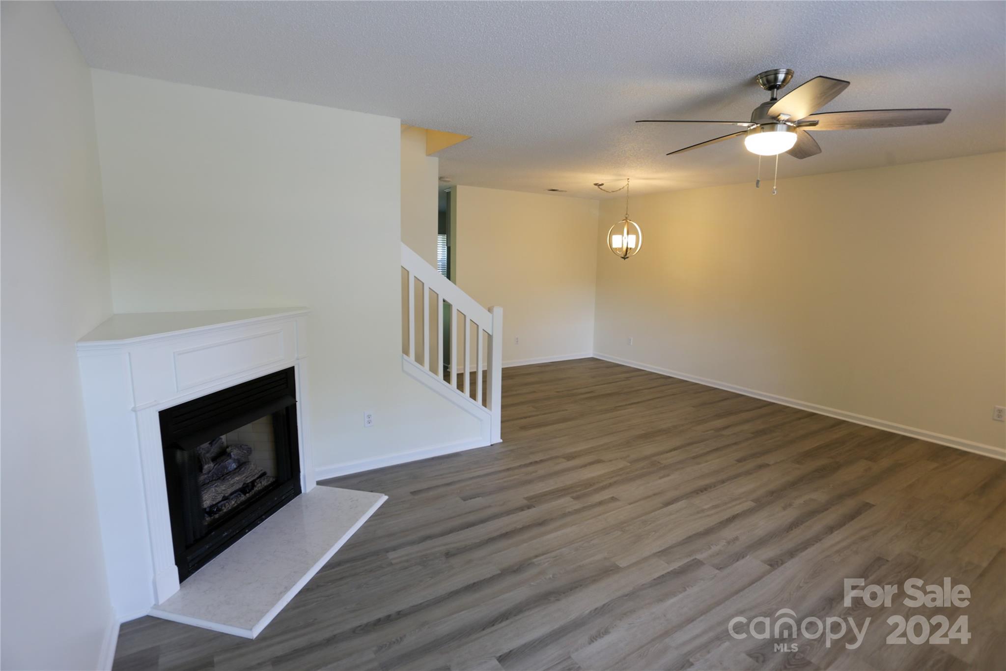 TOWNES AT RIVER CROSSING - Residential