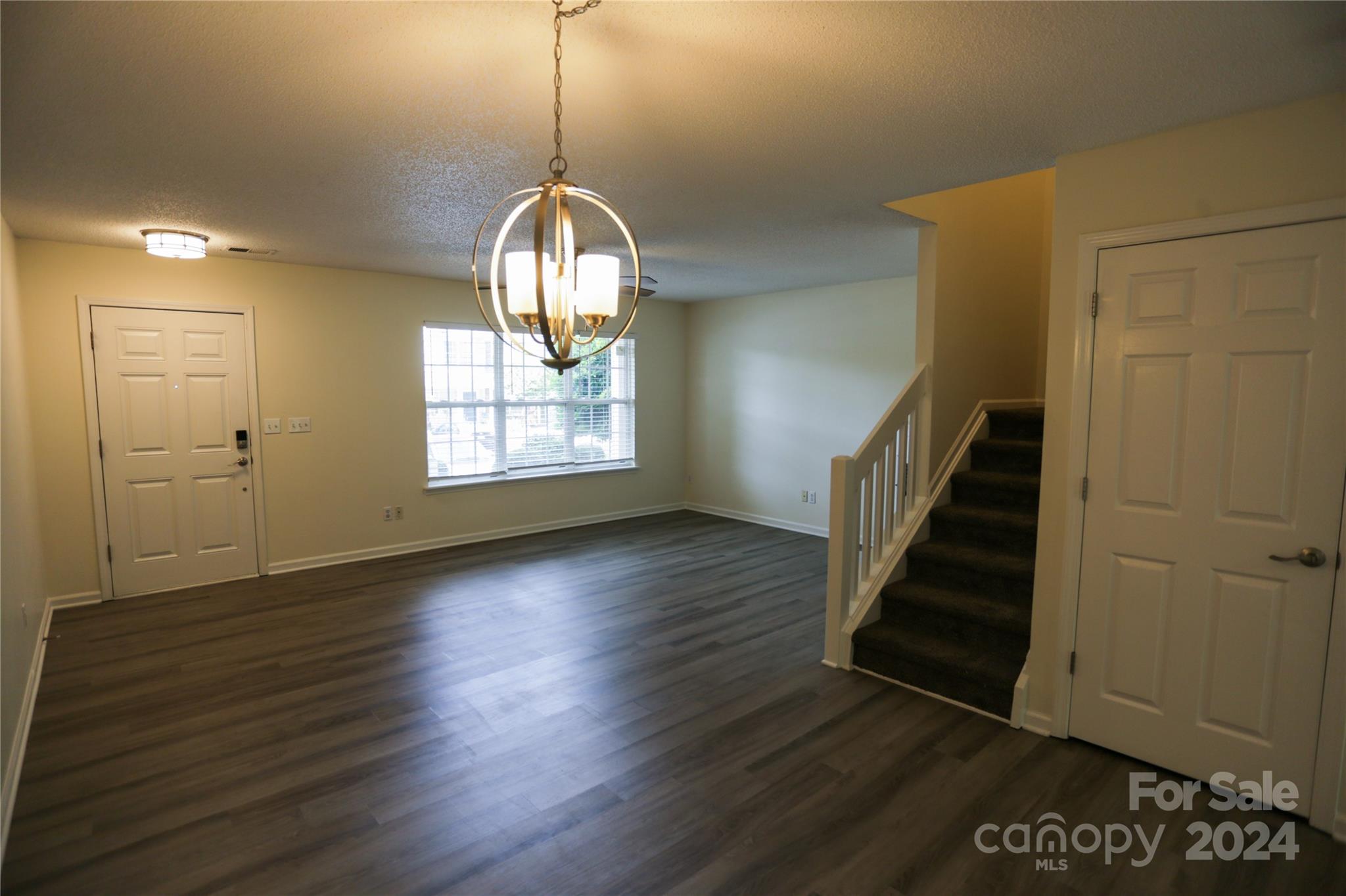 TOWNES AT RIVER CROSSING - Residential