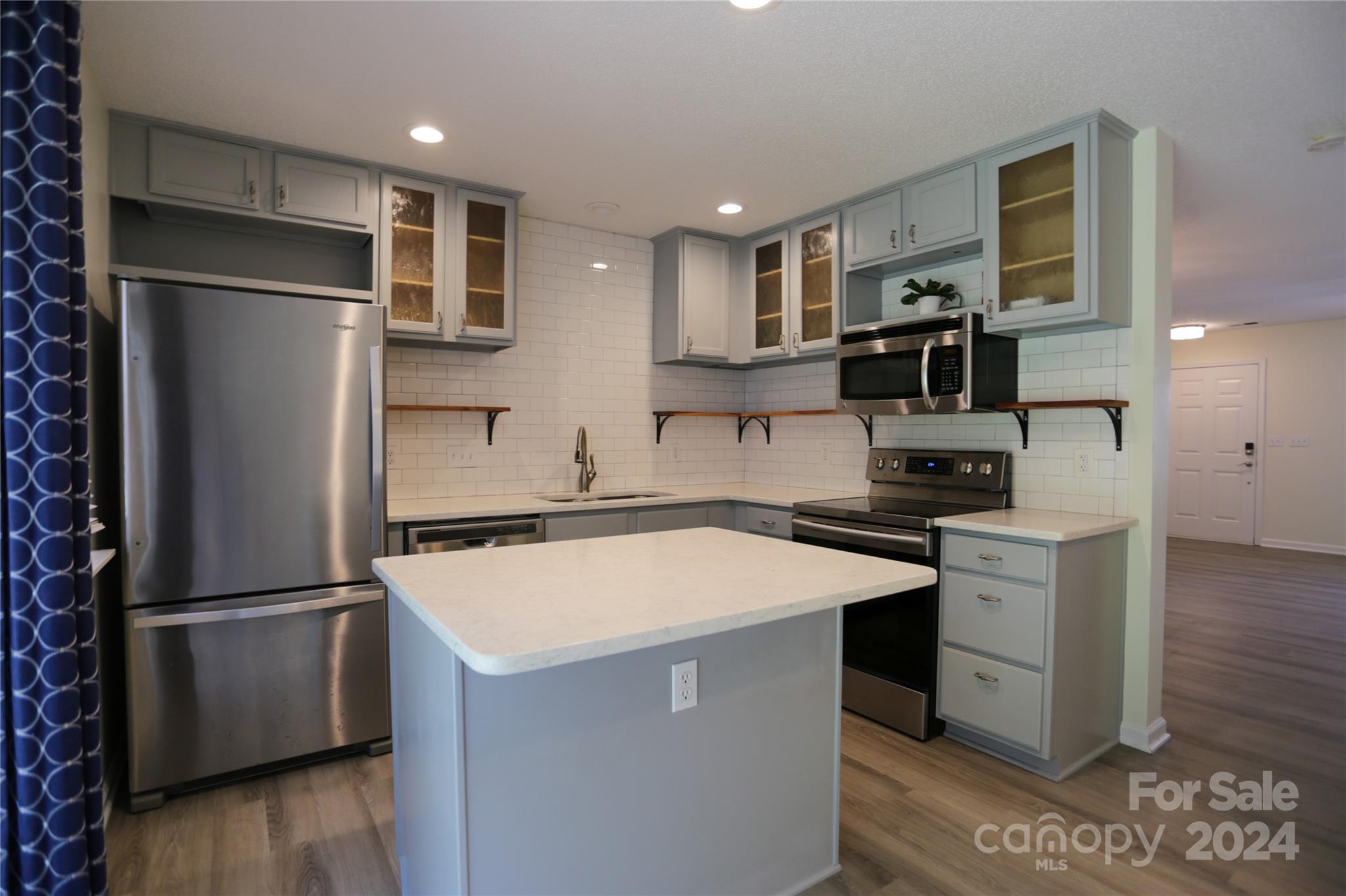 TOWNES AT RIVER CROSSING - Residential