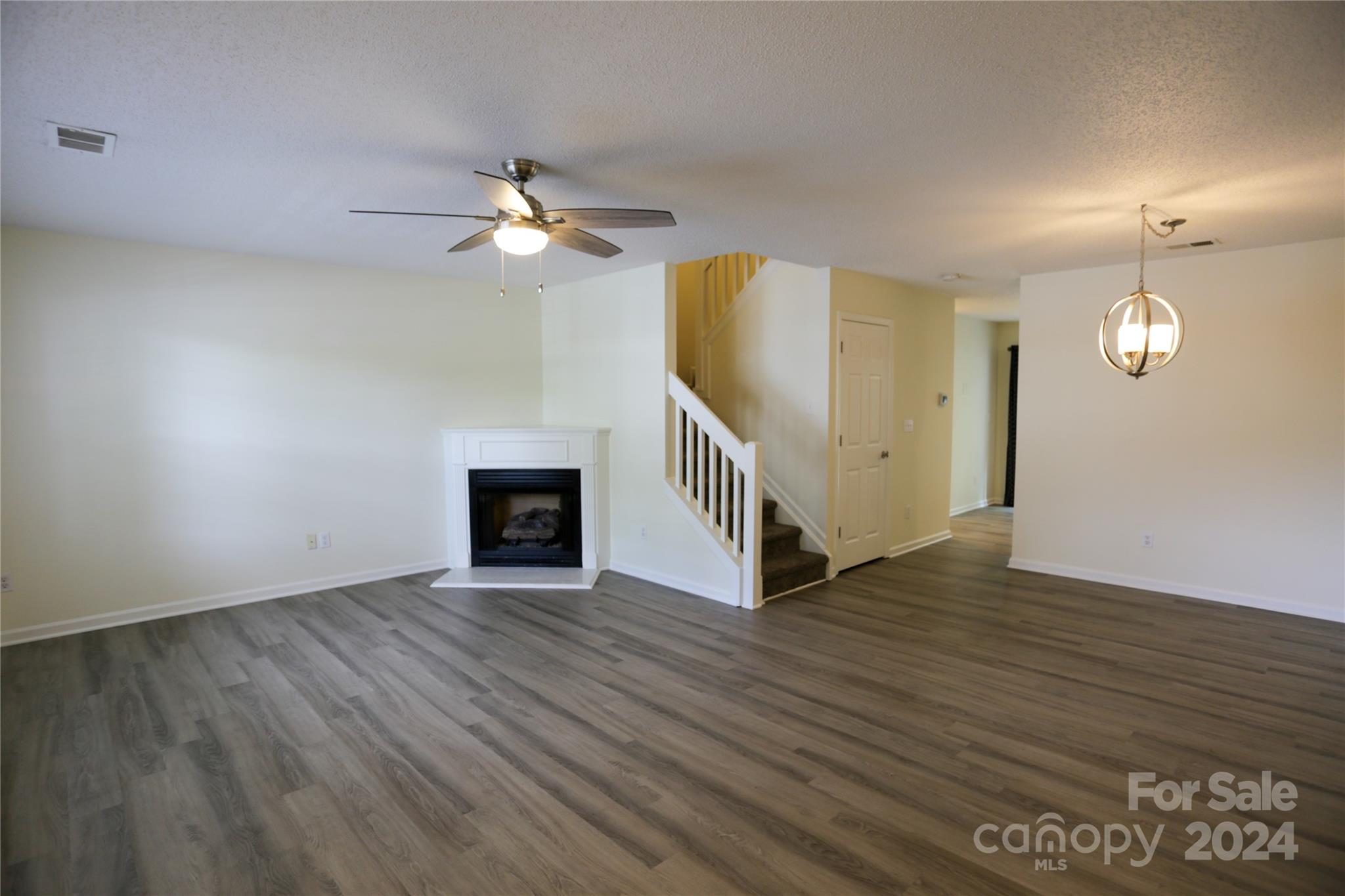 TOWNES AT RIVER CROSSING - Residential