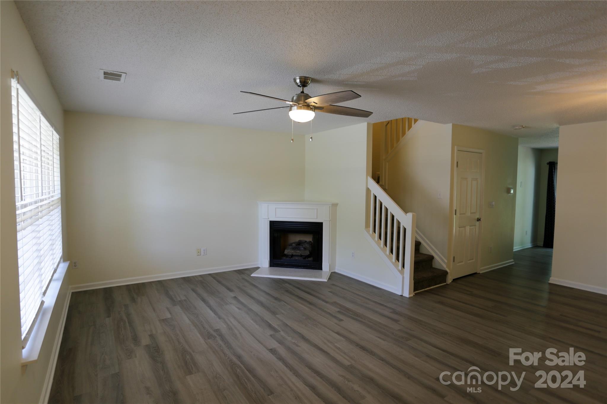 TOWNES AT RIVER CROSSING - Residential