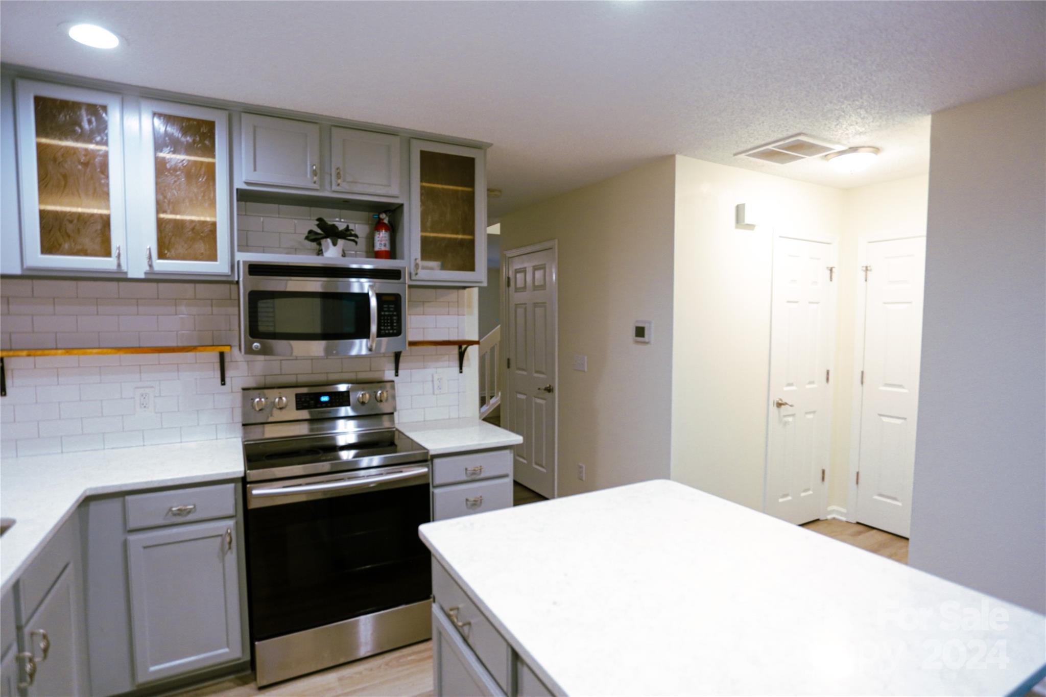 TOWNES AT RIVER CROSSING - Residential