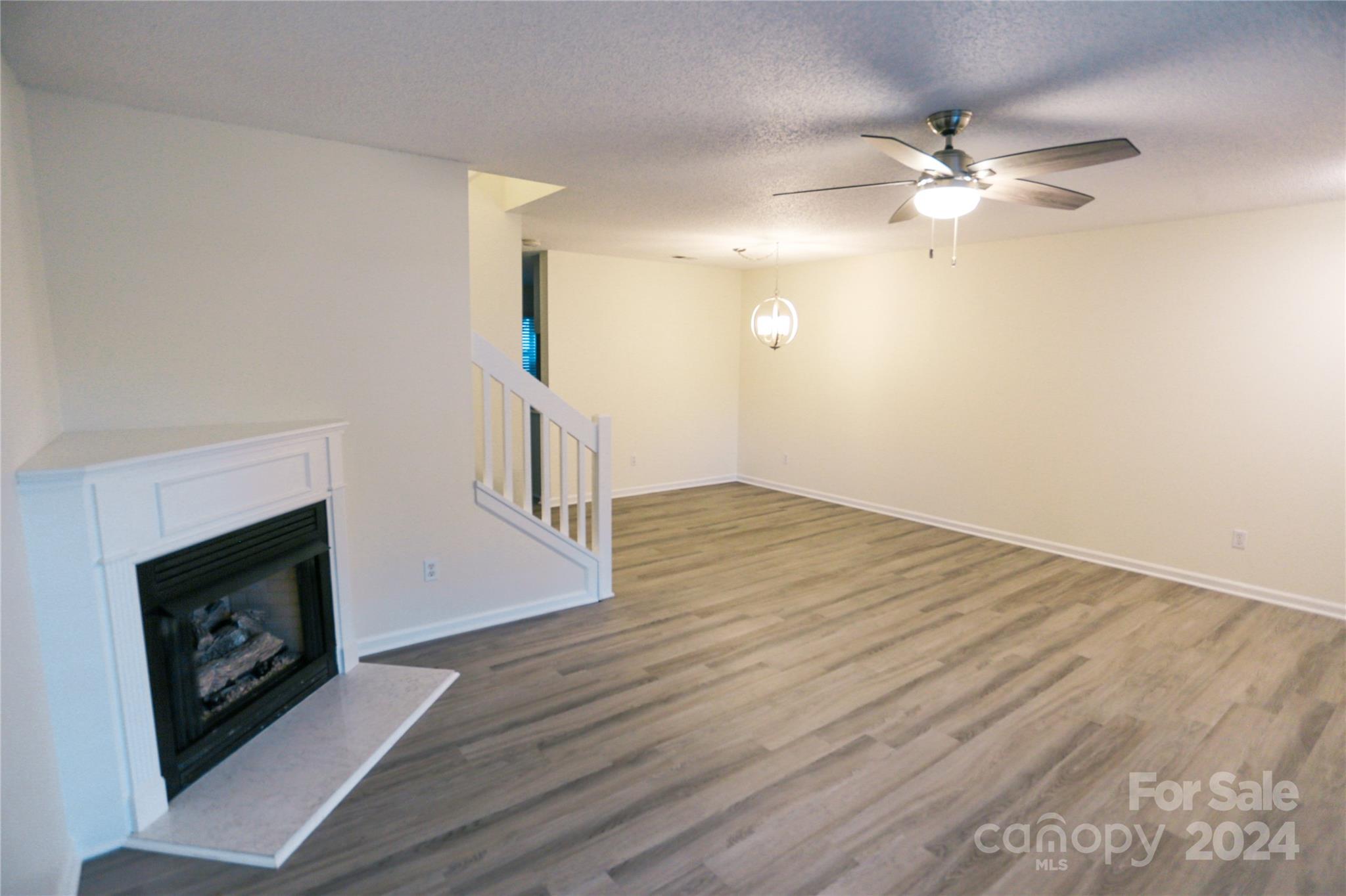 TOWNES AT RIVER CROSSING - Residential