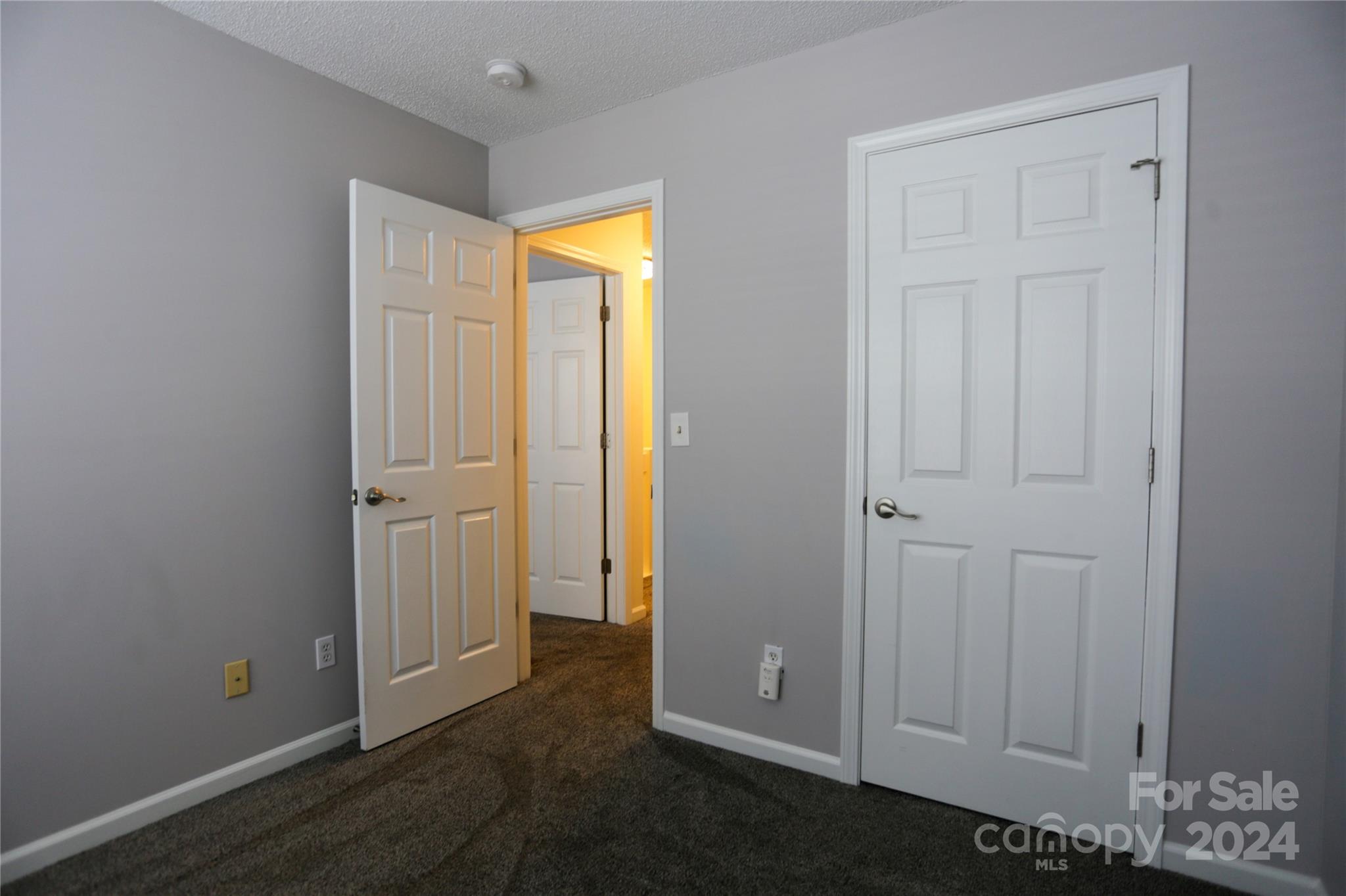 TOWNES AT RIVER CROSSING - Residential