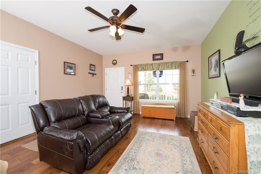 Newport Lakes - Residential