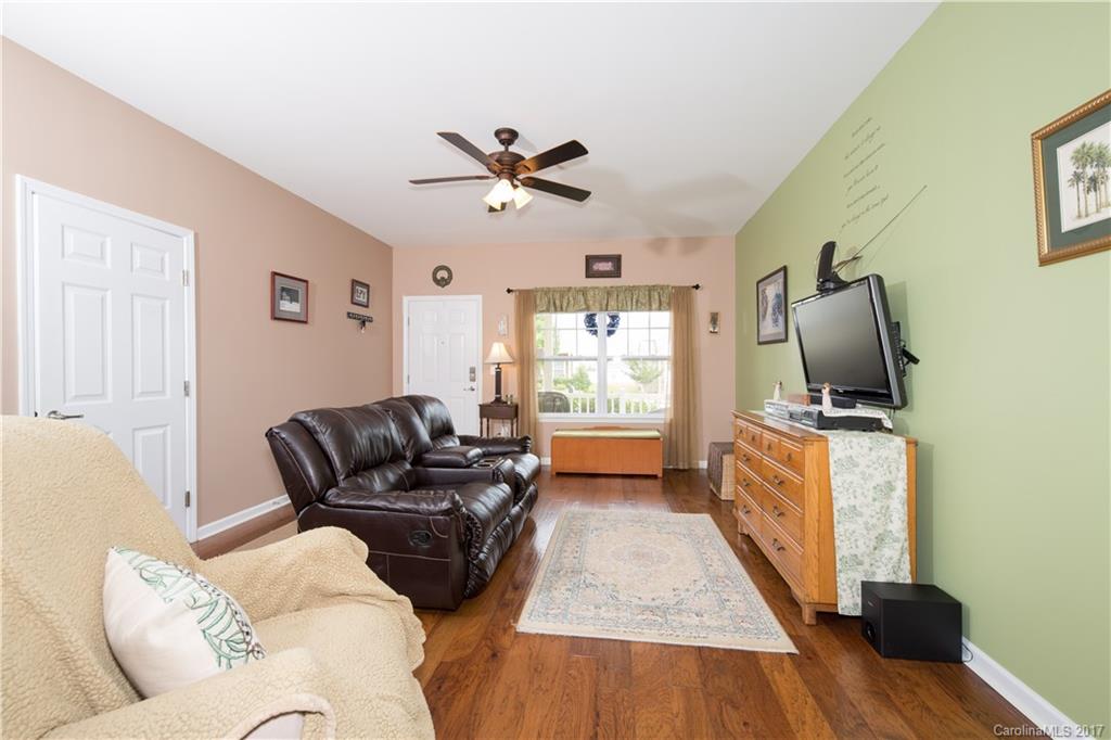 Newport Lakes - Residential