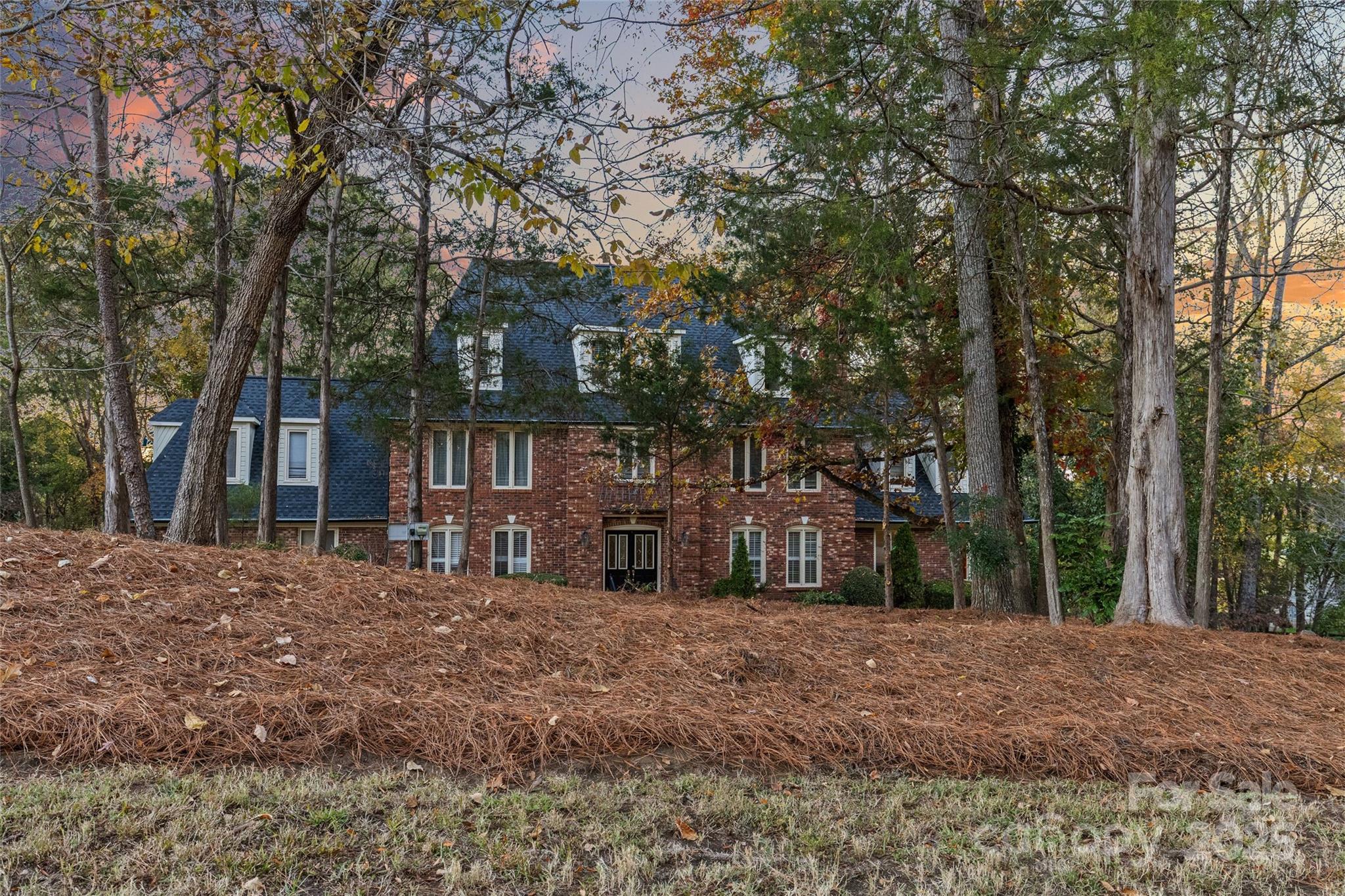 Five Knolls Estates - Residential