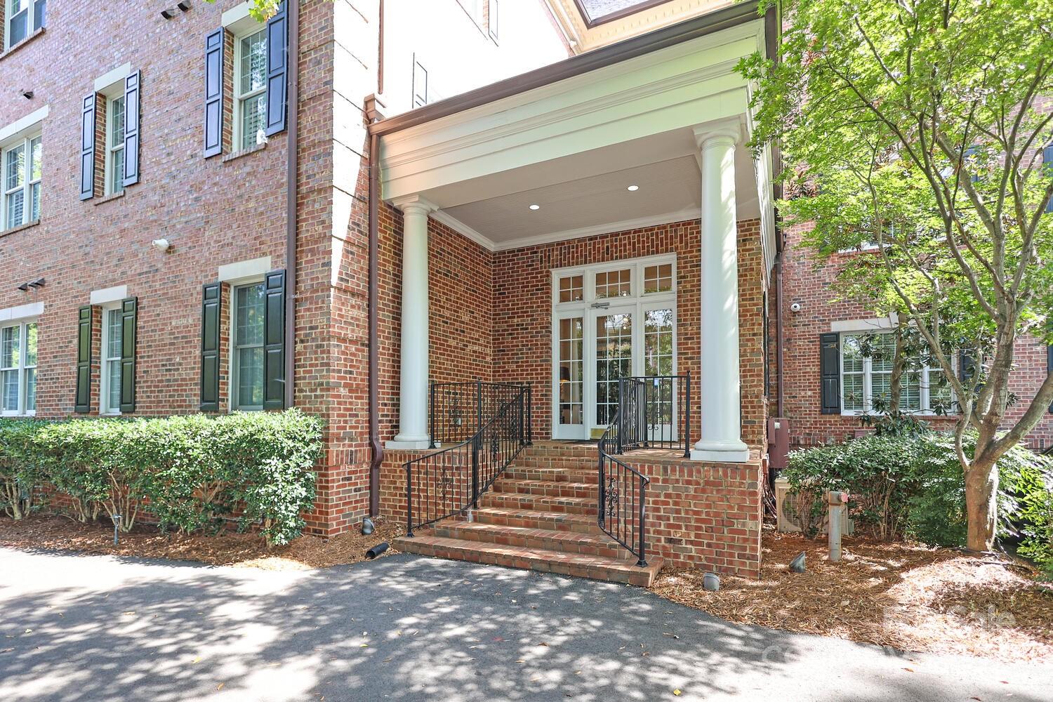 956 Queens Road 956