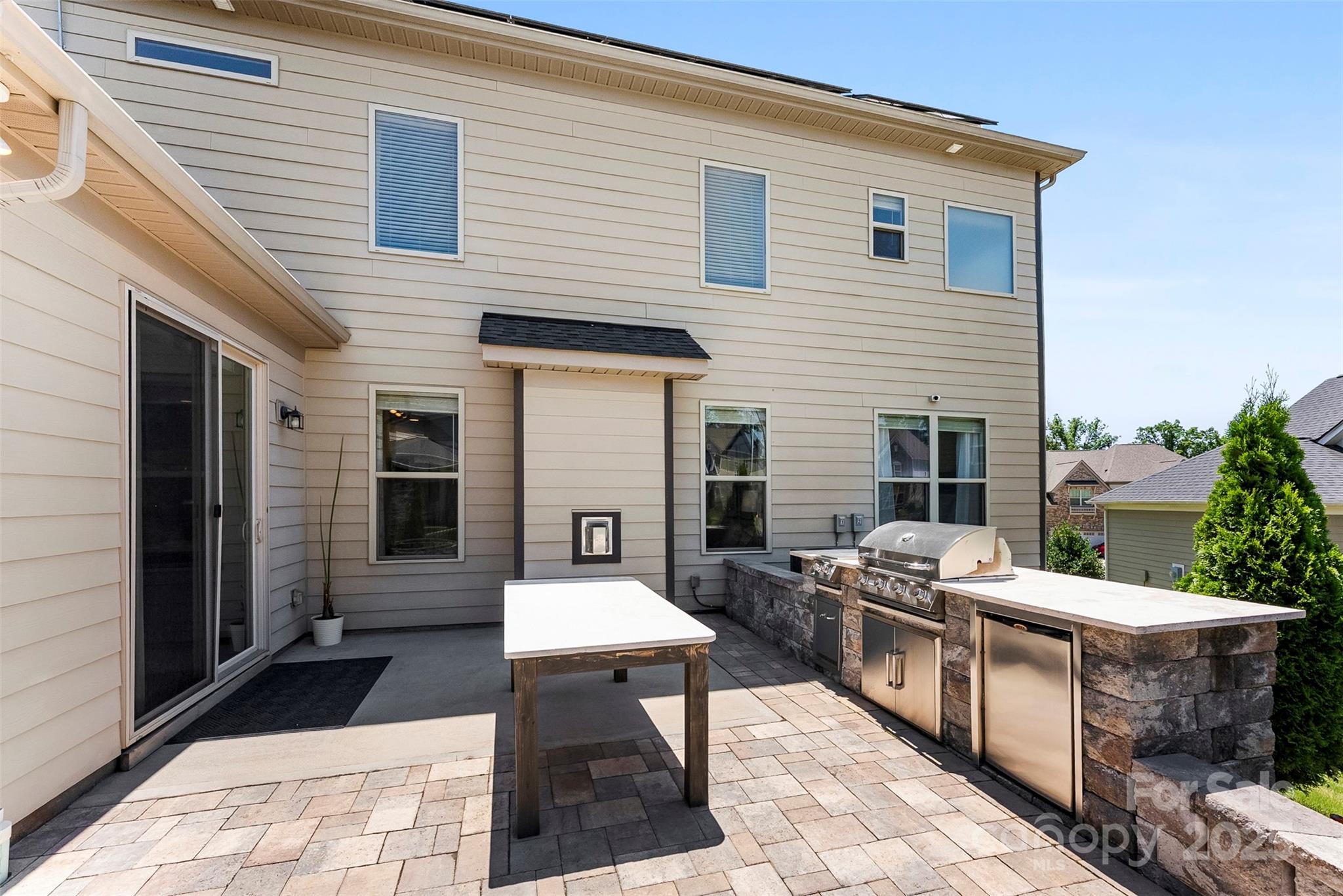 THE RETREAT AT RAYFIELD - Residential