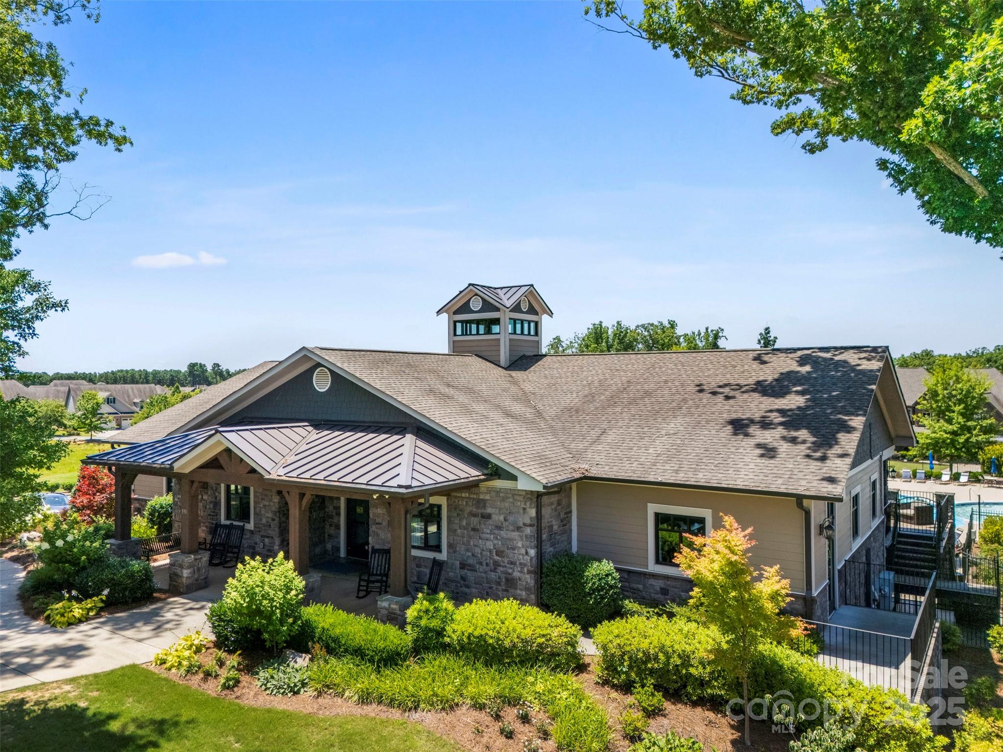 THE RETREAT AT RAYFIELD - Residential