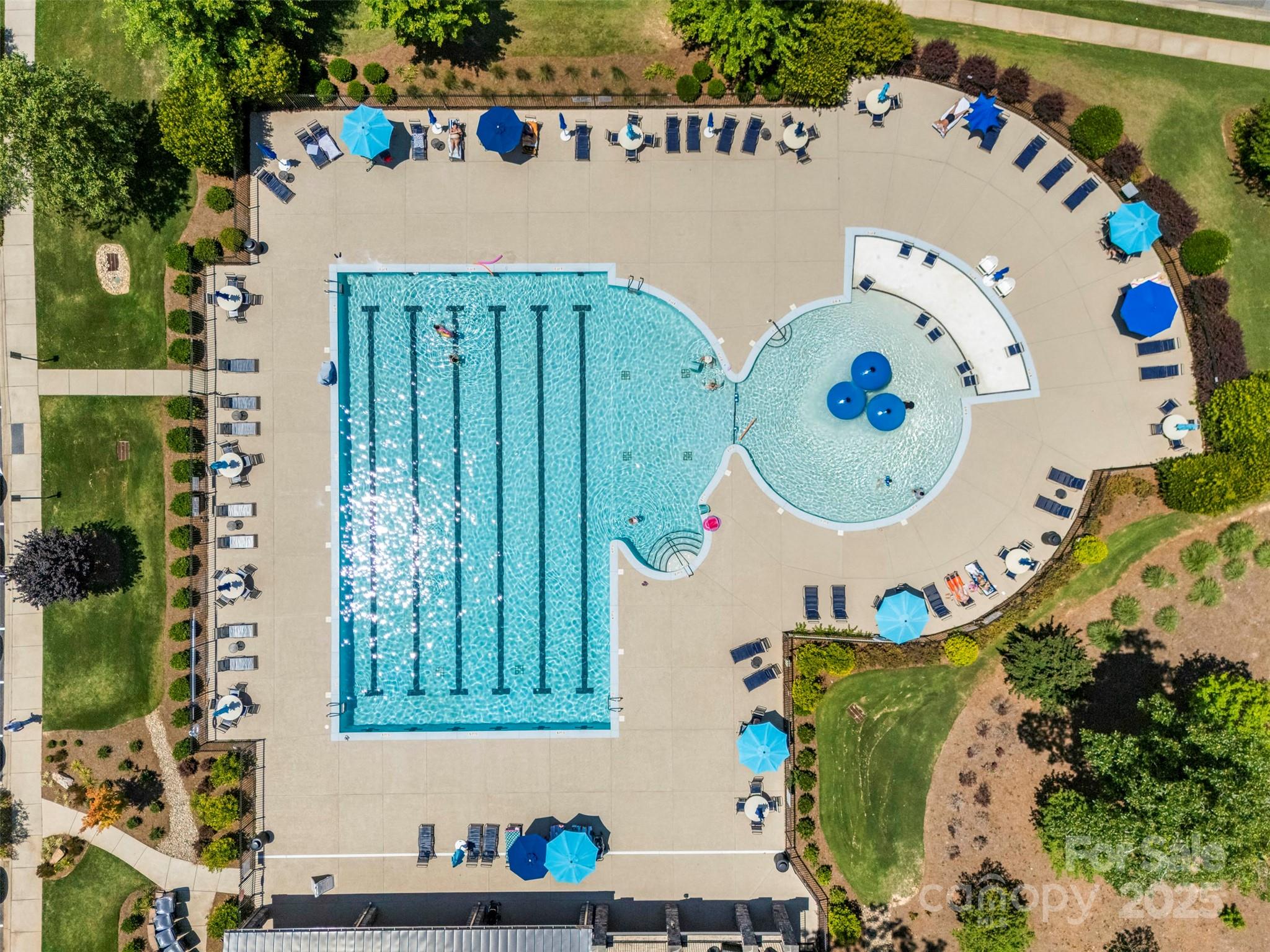 THE RETREAT AT RAYFIELD - Residential