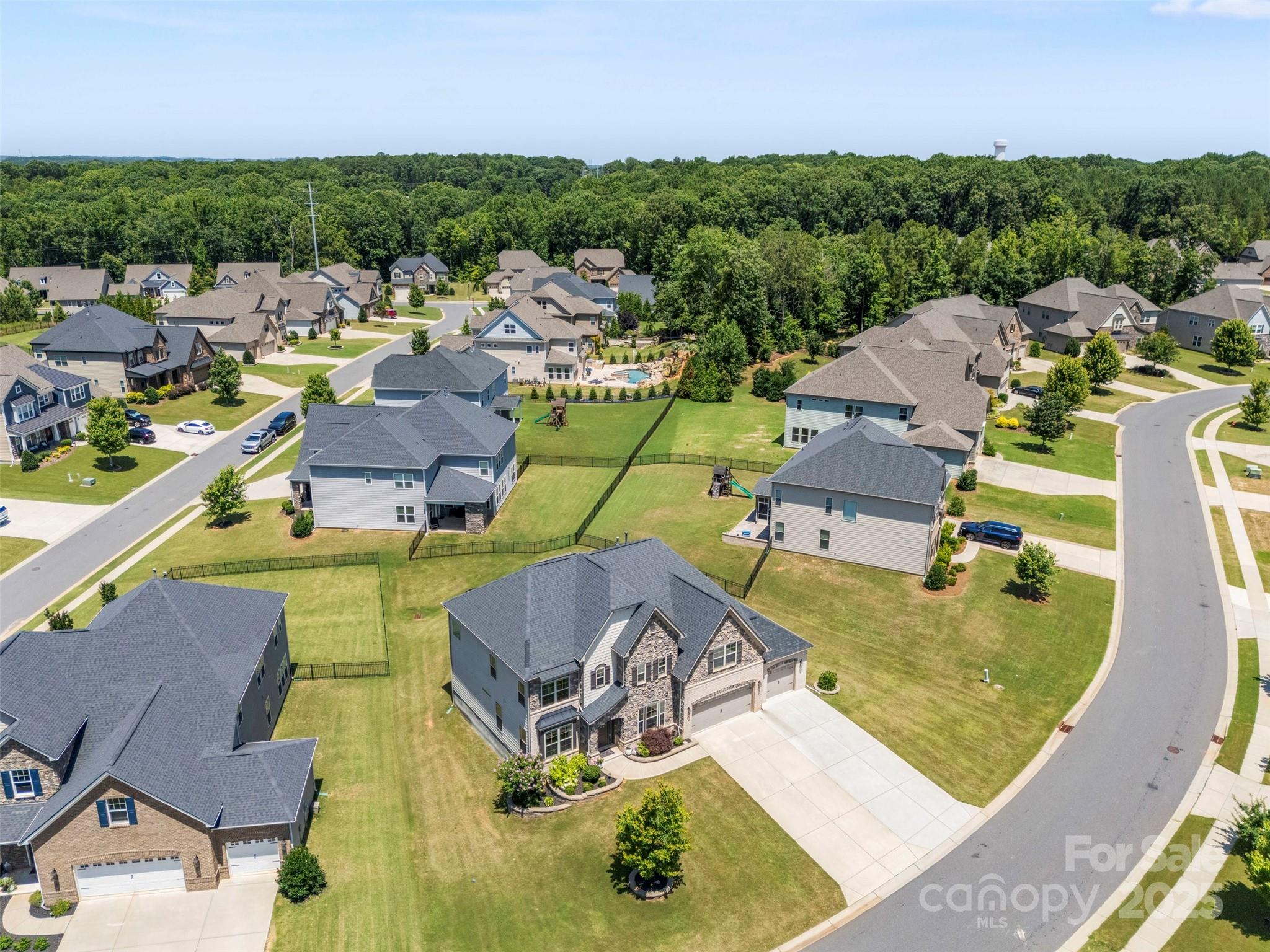 THE RETREAT AT RAYFIELD - Residential