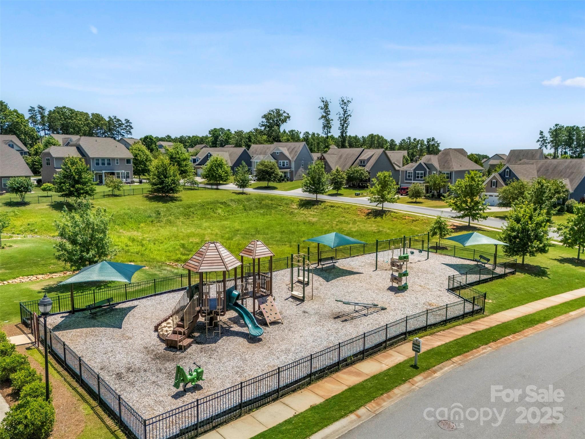 THE RETREAT AT RAYFIELD - Residential