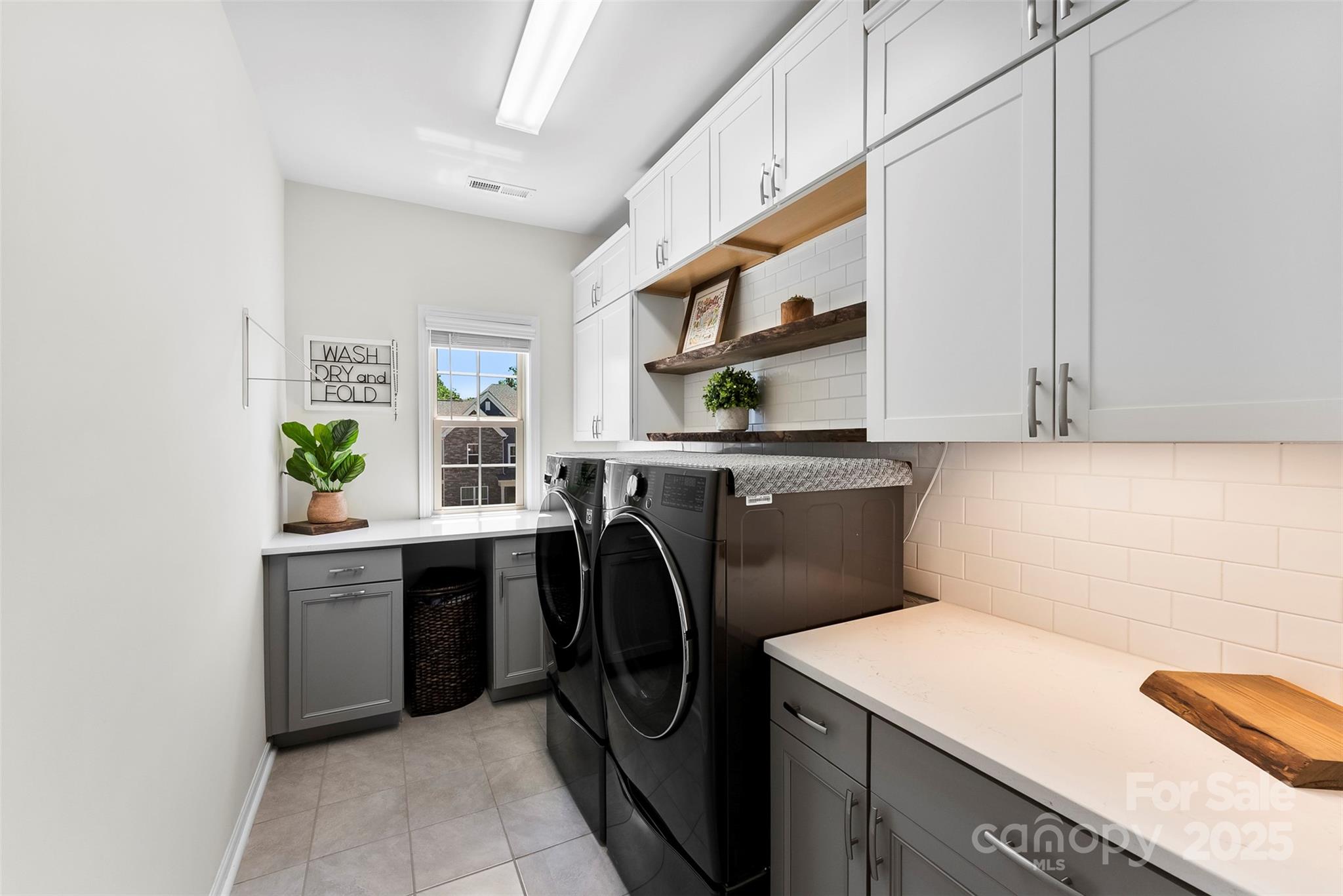 THE RETREAT AT RAYFIELD - Residential