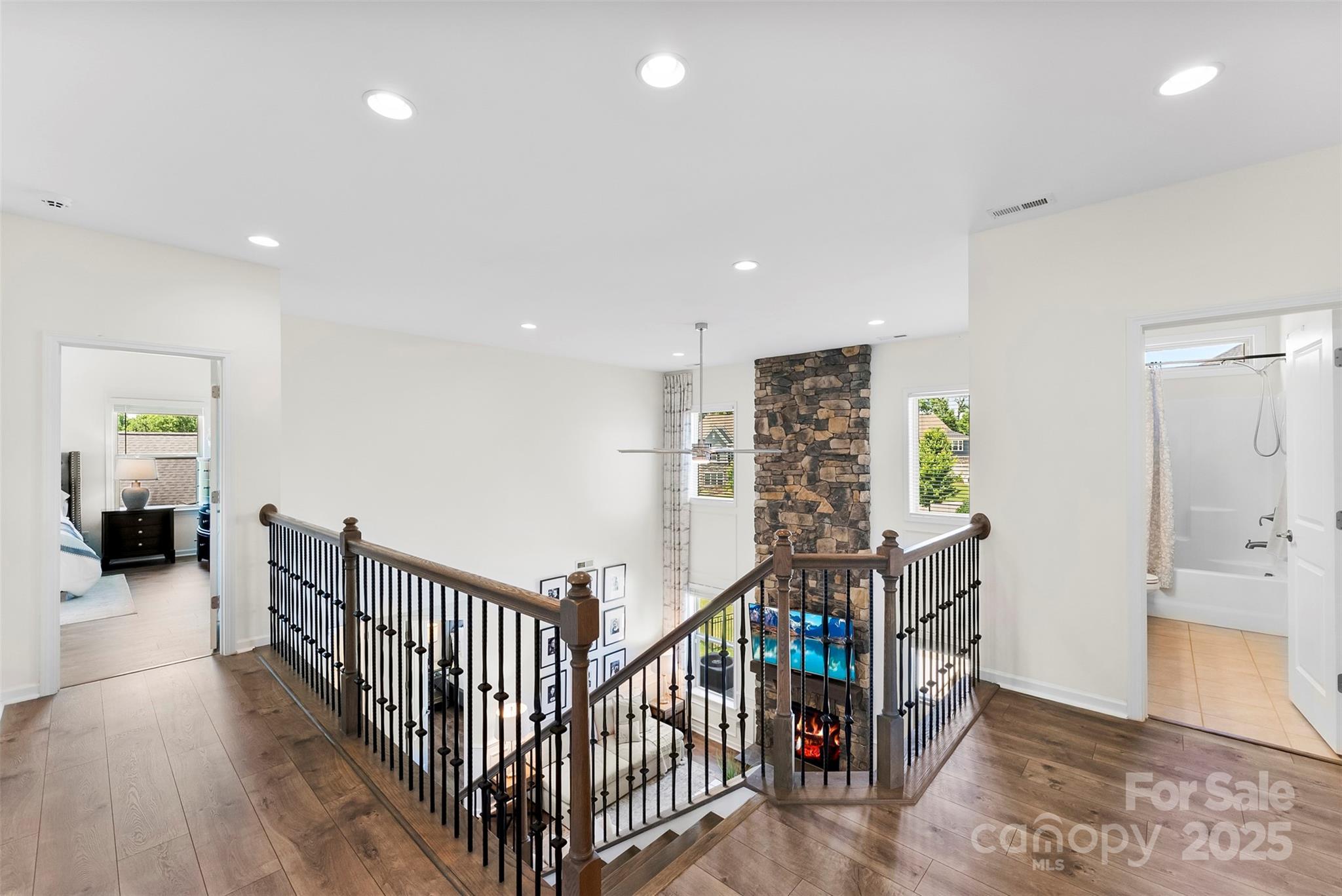 THE RETREAT AT RAYFIELD - Residential