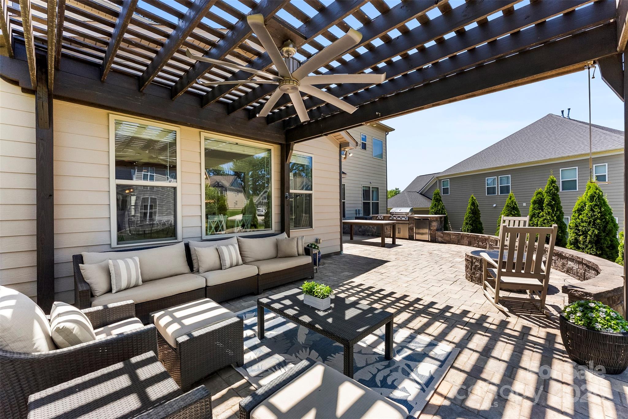 THE RETREAT AT RAYFIELD - Residential