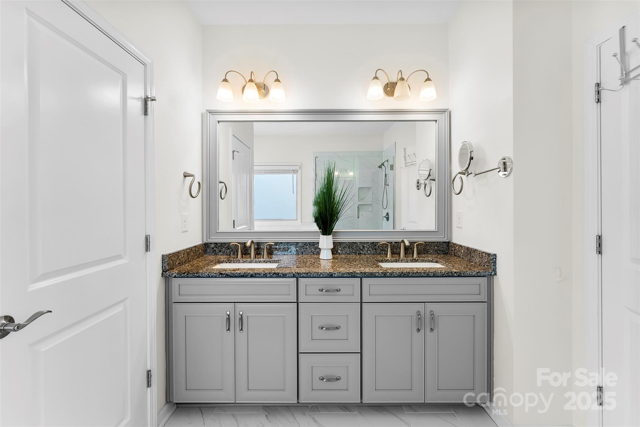 THE RETREAT AT RAYFIELD - Residential