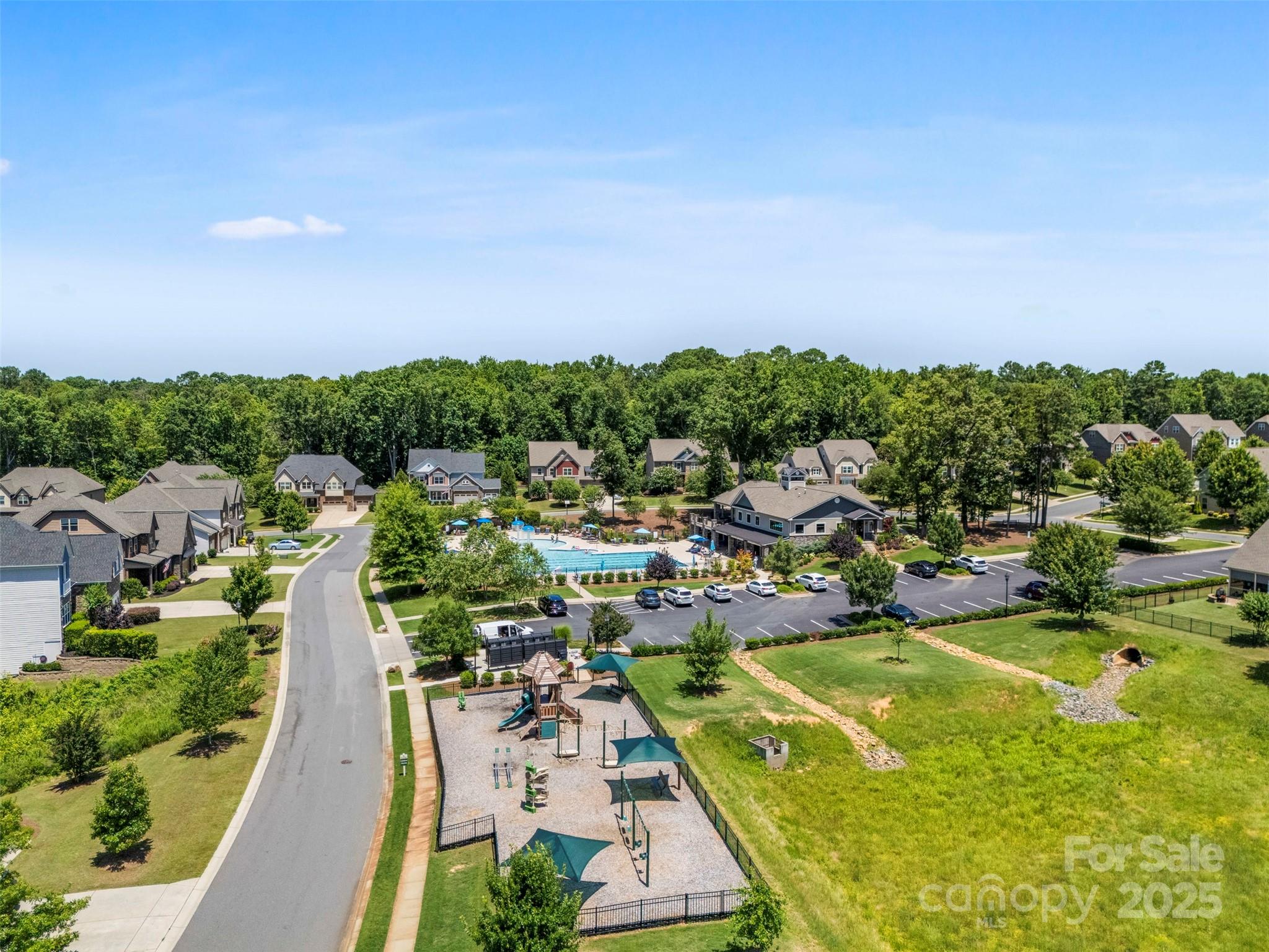 THE RETREAT AT RAYFIELD - Residential